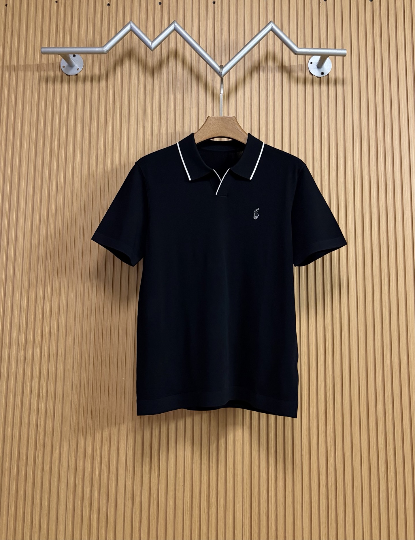 NO:902960,POLO, 2026 new short-sleeved T-shirt, handsome and fashionable, with exquisite embroidered logo on the chest, simple and versatile. The fabric cotton is not only crisp and maintains the trendy silhouette, but also comfortable to wear, and the yarn is more delicate. The size is M-3XL,, T-shirt, tees, t-shirt,19860909POLO、2026新品短袖T恤,帅气时尚,胸前精致刺绣图案logo,简约百搭款.面料棉 不仅挺括,保持潮流的廓形,又穿着舒适,纱织更细腻,码数M-3XL,,T-shirt,tees，t-shirt,,Men's clothing