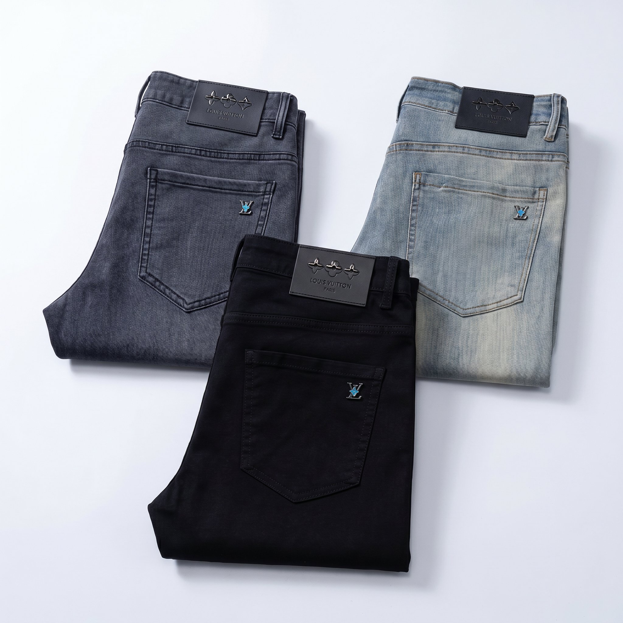 NO:902997,LV’s 2026 spring and summer new styles are now on the market, the original hot-selling jeans are super customized, original hardware, super heavy craftsmanship, awesome styles and impeccable details!  The style is not picky, it is very high-end, good products wait for no one, if you like it, hurry up and get it, sizes 29-38,, Louis Vuitton, Jeans,19860909LV 2026春夏新款现货上市,原单爆款牛仔裤超级定制款,原版五金,超级重工工艺,版型超赞细节做工无可挑剔！款式不挑人,特别高档,好货不等人,看中赶紧下手,尺码29-38,,louis vuitton,jeans,,Men's clothing