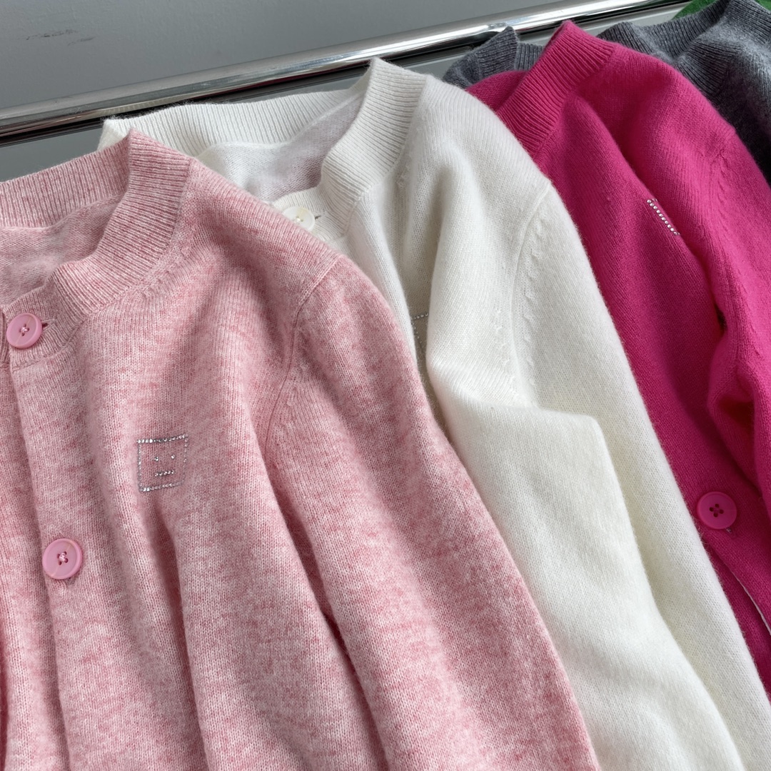 Luxury collection knit sweater. Crafted through an intricate knitting te - Comprehensive 2