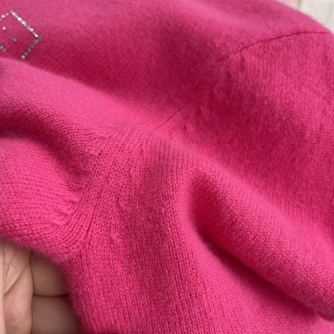 **Material:** 100% Wool - Comprehensive 3