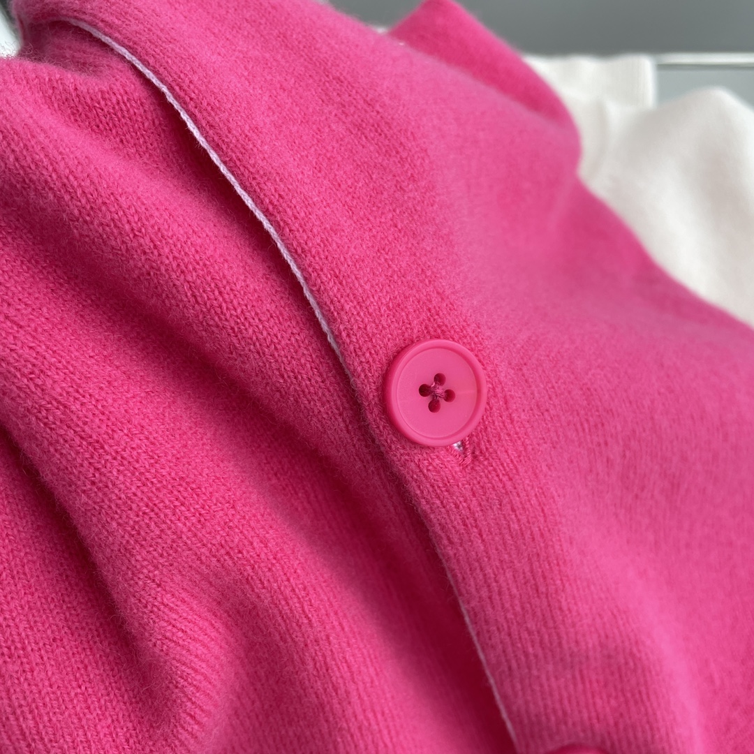 **Material:** 100% Wool - Comprehensive 5