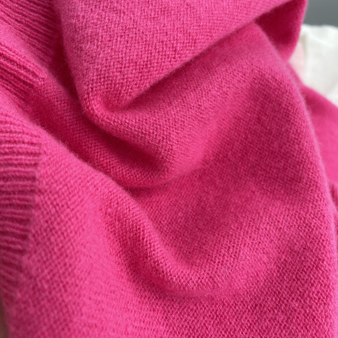 **Material:** 100% Wool - Comprehensive 2