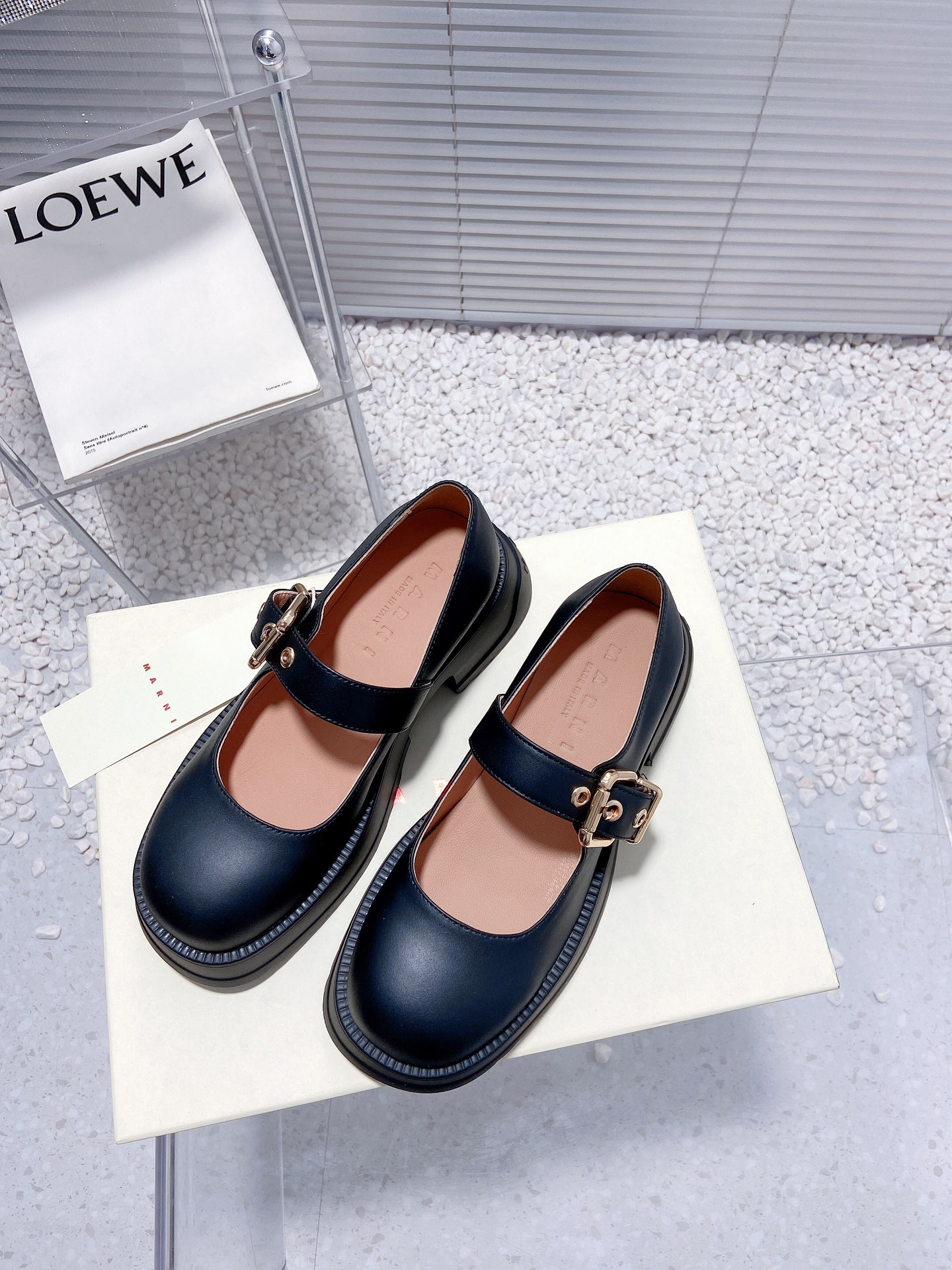“24-Year-Old Marni Mary Jane Shoes with Cows’ Skin/Silk, Light TPU, and 35-39 Coders” - 图片 2