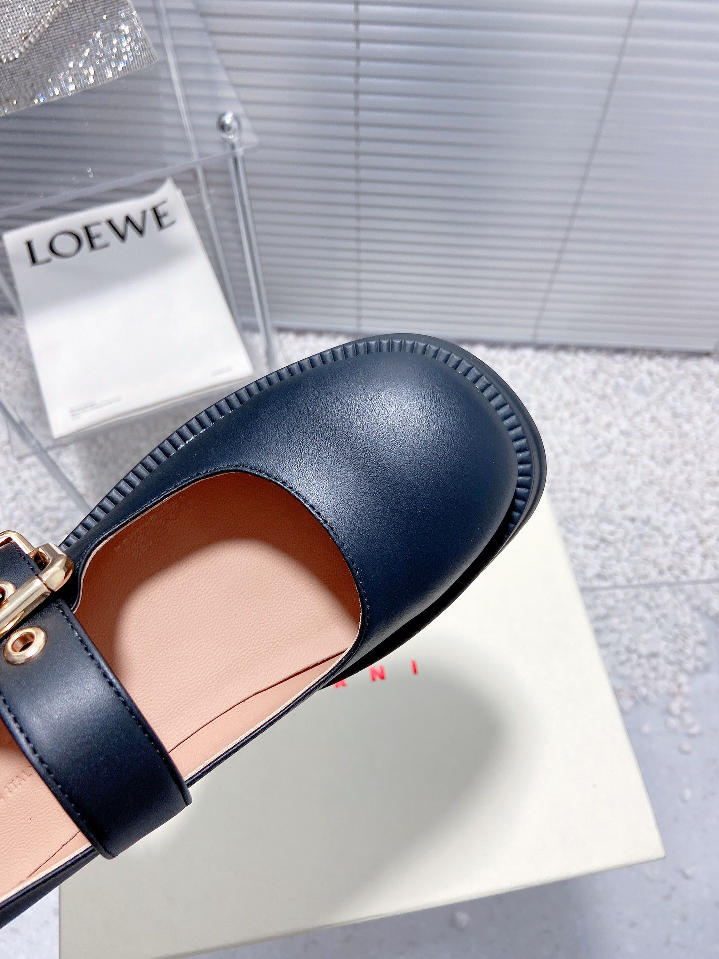 “24-Year-Old Marni Mary Jane Shoes with Cows’ Skin/Silk, Light TPU, and 35-39 Coders” - 图片 8