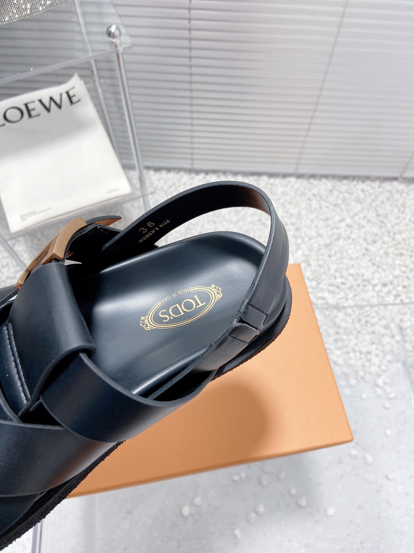 Exclusive Top Edition Roman Sandals with Customized Gold Retrogs and Original Light Base - 图片 6