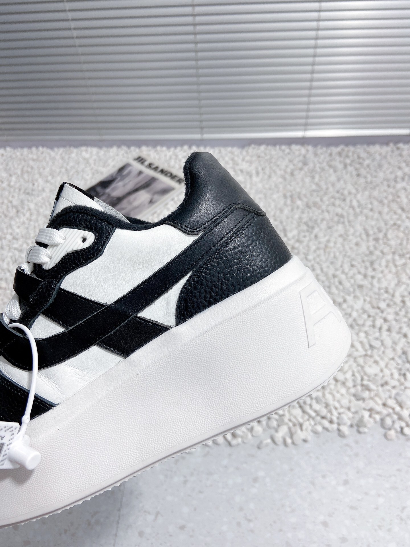 ASH Sustainable Green Sneakers with Thick Base and Panda Design – Top Pick! - 图片 6