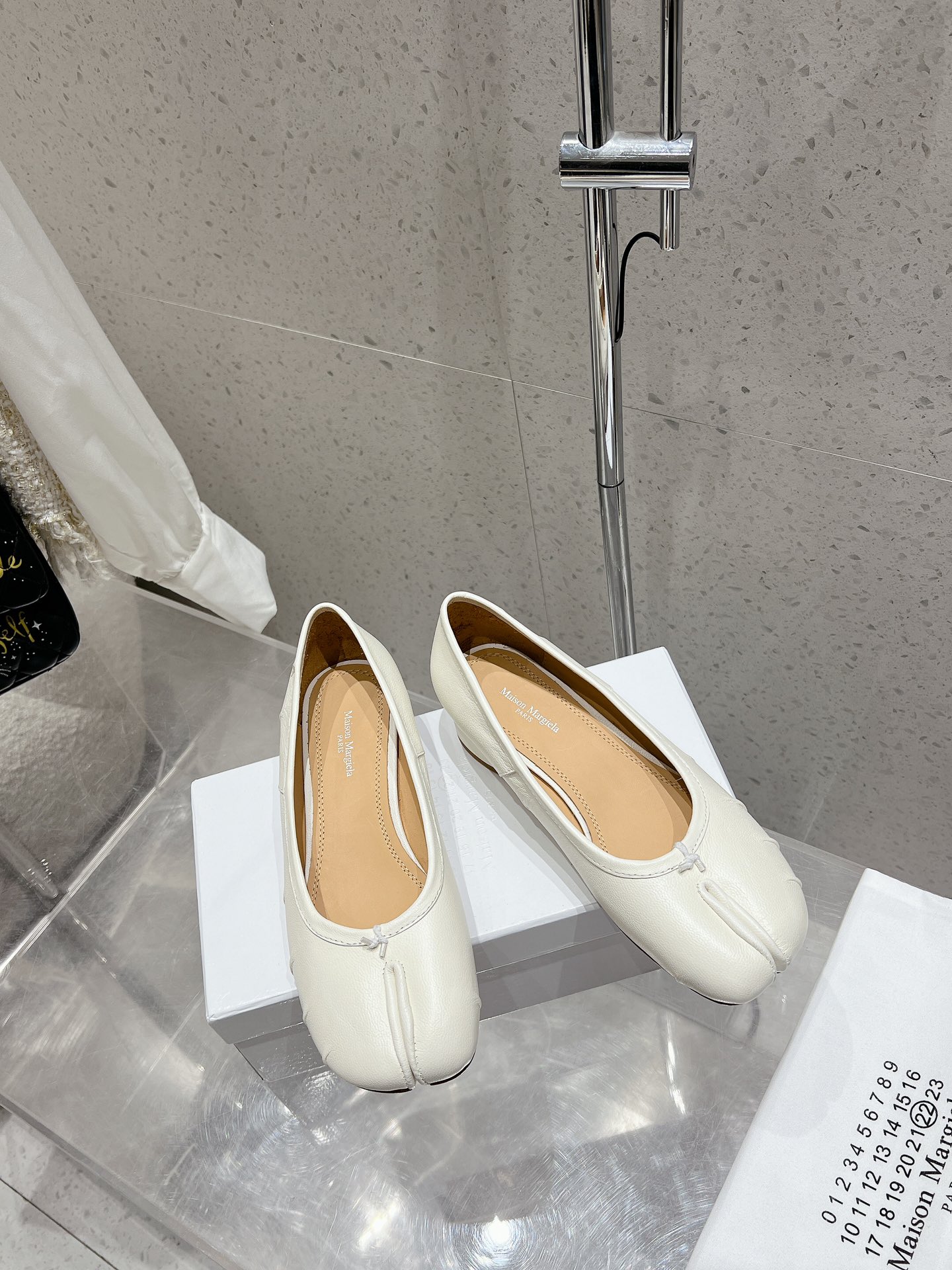 Maison Margiela MM6 24ss Ballerinas Wrinkled Tabi Leather Ballet Shoes 5 i1719741222 3141 1