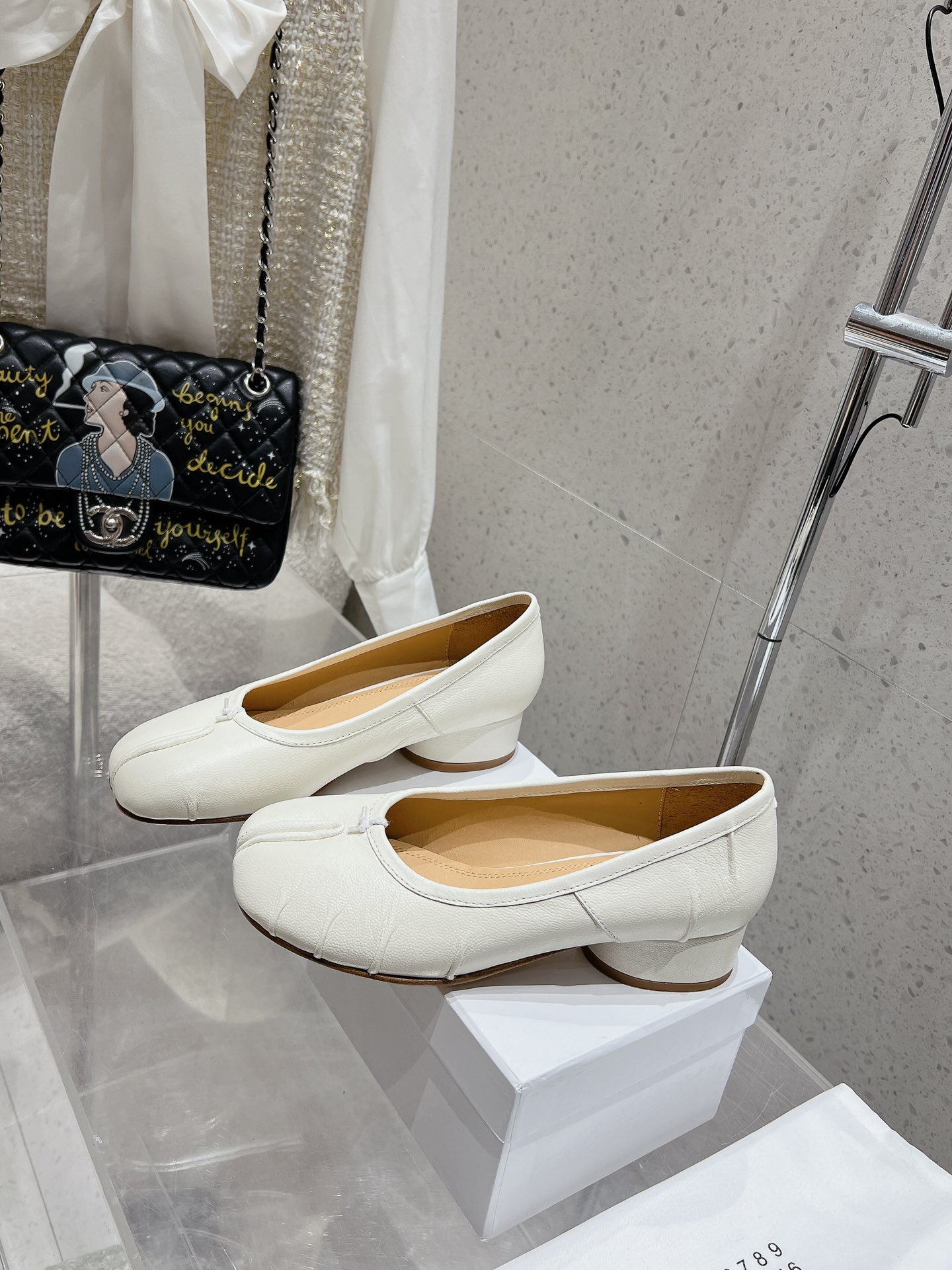 Maison Margiela MM6 24ss Ballerinas Wrinkled Tabi Leather Ballet Shoes 4 i1719741222 3465 0