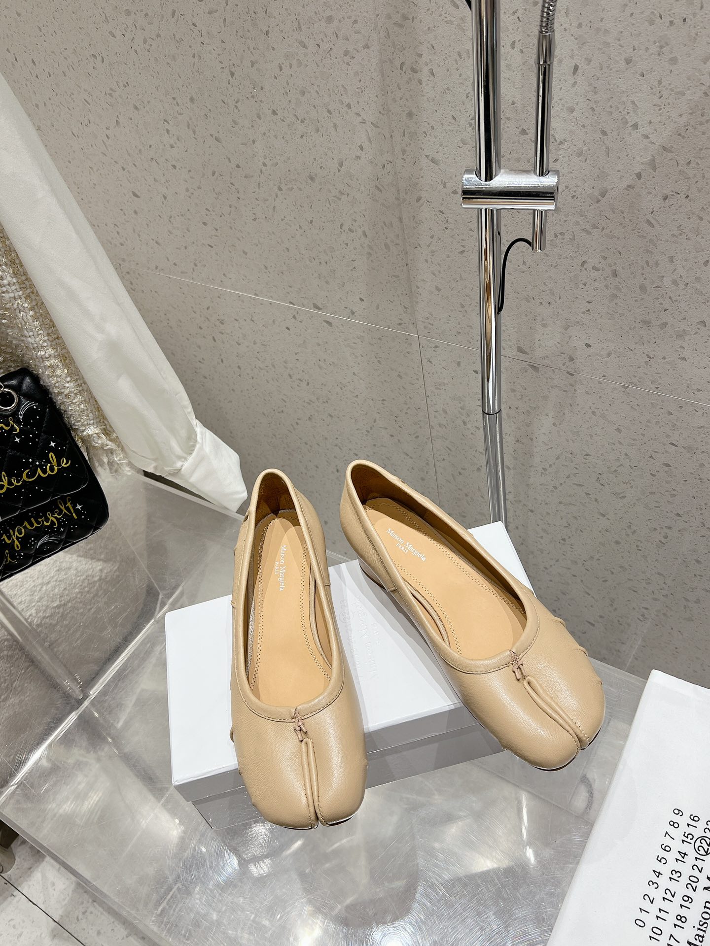 Maison Margiela MM6 Beige Leather Tabi Ballerinas with Low Heel 5 i1719741339 4482 3