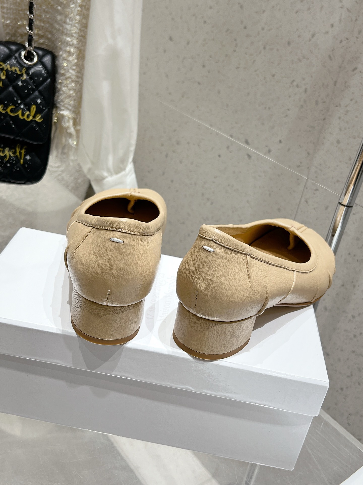 Maison Margiela MM6 Beige Leather Tabi Ballerinas with Low Heel 10 i1719741339 6753 1