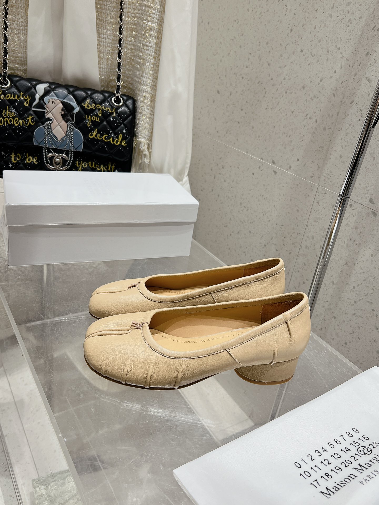 Maison Margiela MM6 Beige Leather Tabi Ballerinas with Low Heel 6 i1719741339 6882 4