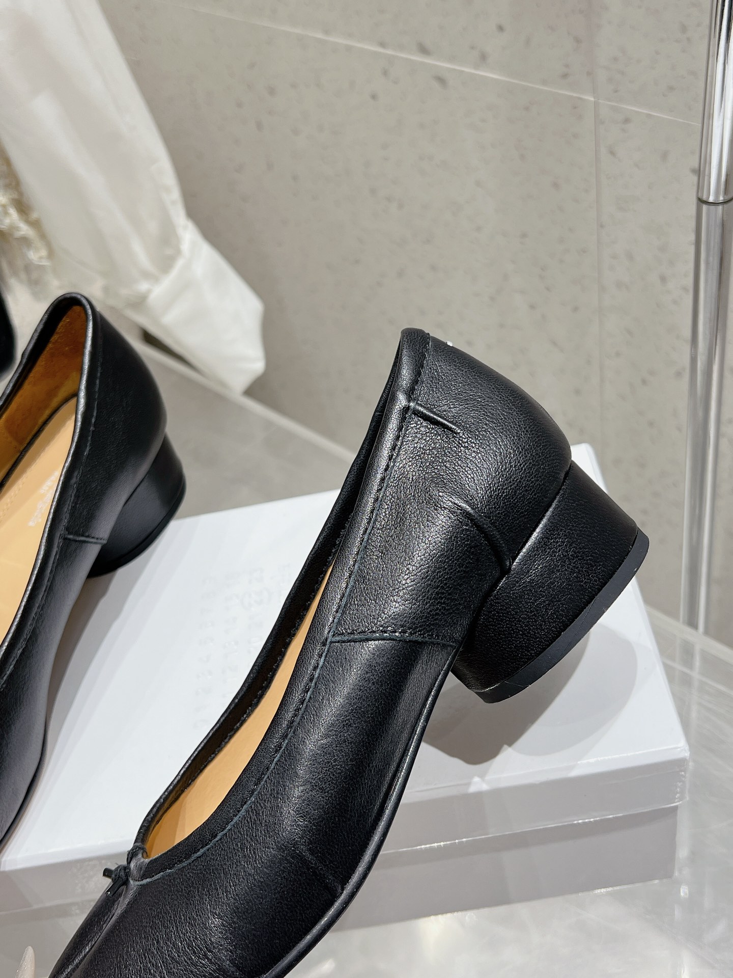 Maison Margiela MM6 Split-Toe Leather Ballet Flats, Chic and Comfortable 9 i1719741417 41 4