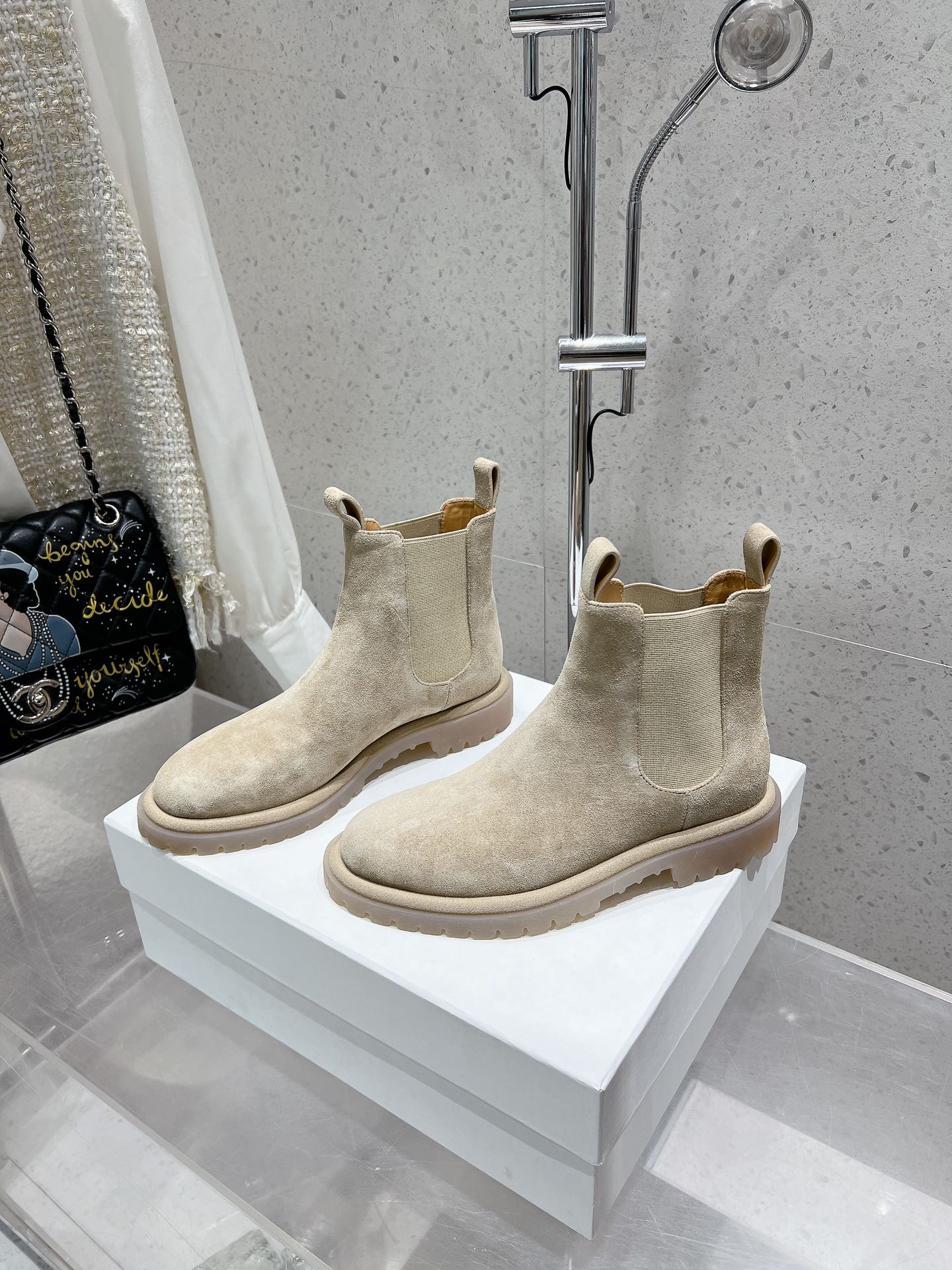 Italian Dynamite: Officine Creative Cowboy Boots Review – Super Cool Style, Cowweed Fabric, Rubber Base - 图片 2