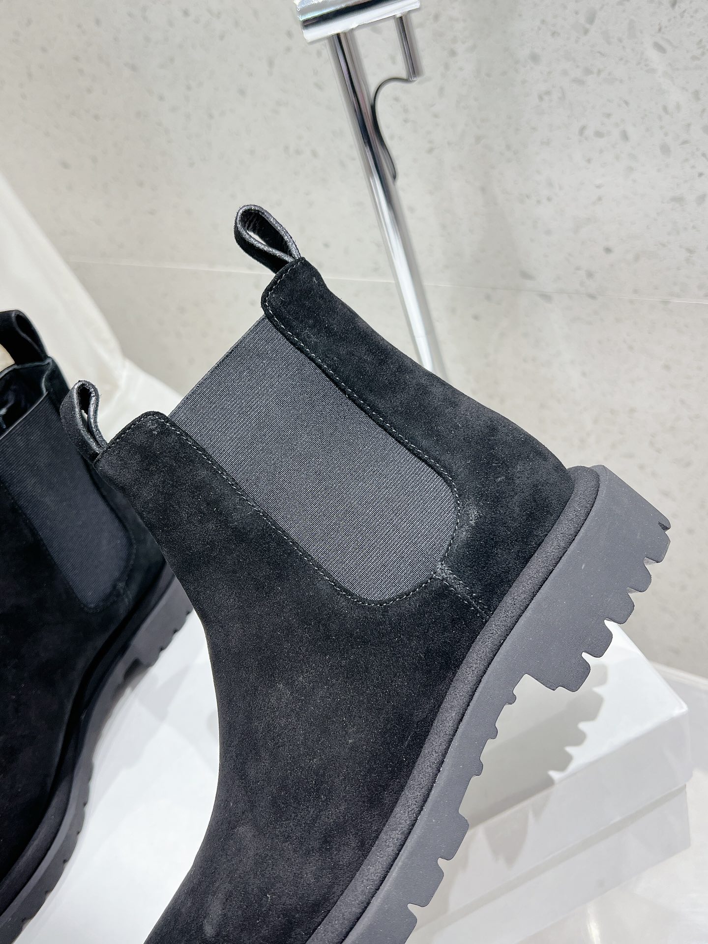 Italian Dynamite: Officine Creative Cowboy Boots with Cowweed Fabric and Rubber-Coated Base - 图片 6