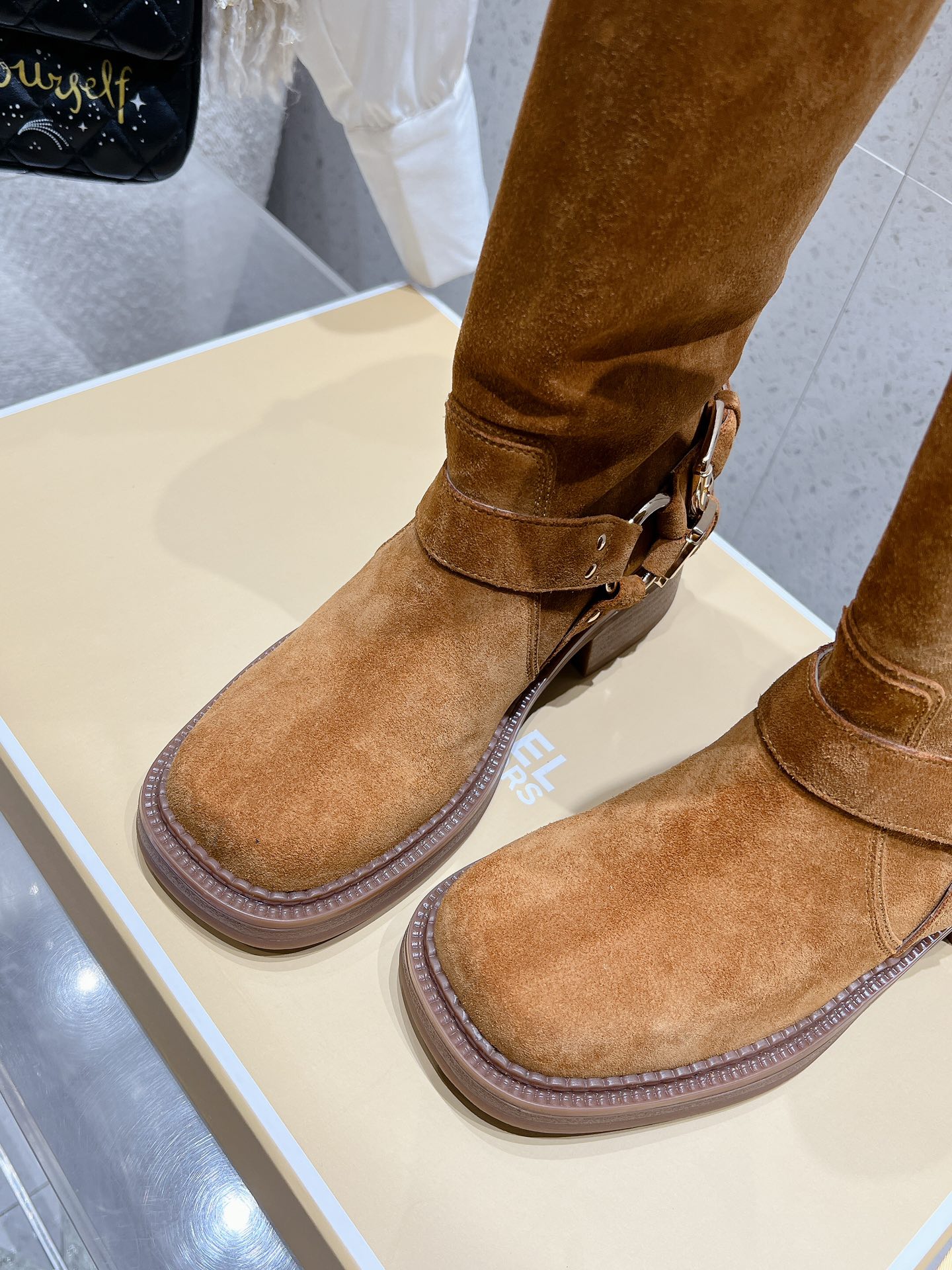 Michael Kors MK Short Boots: Features and Specifications Summarized - 图片 6