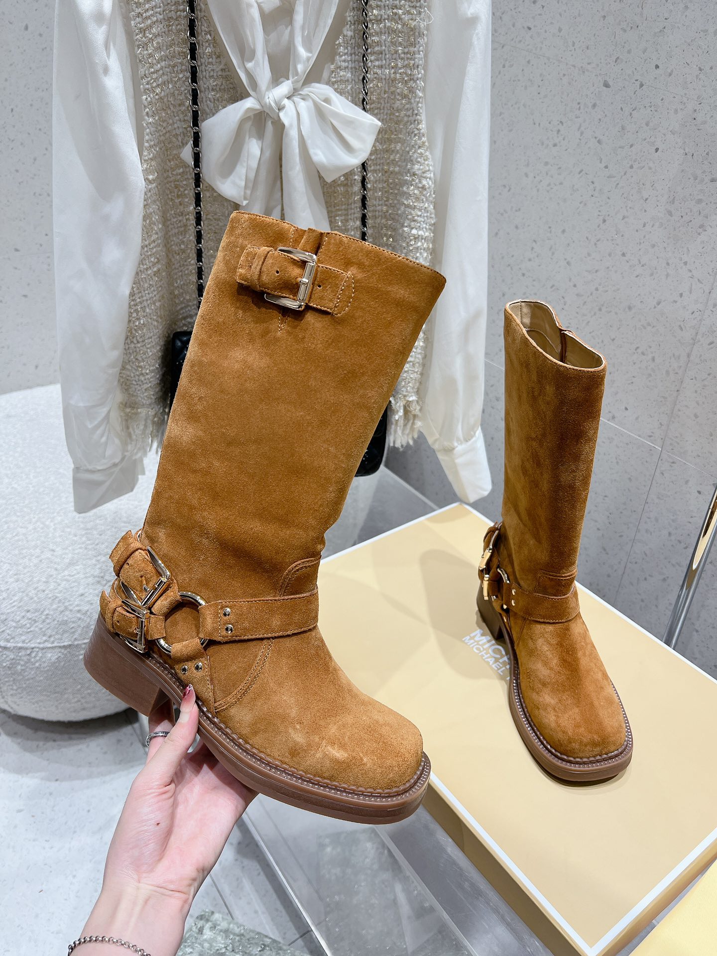 Michael Kors MK Short Boots: Features and Specifications Summarized - 图片 5