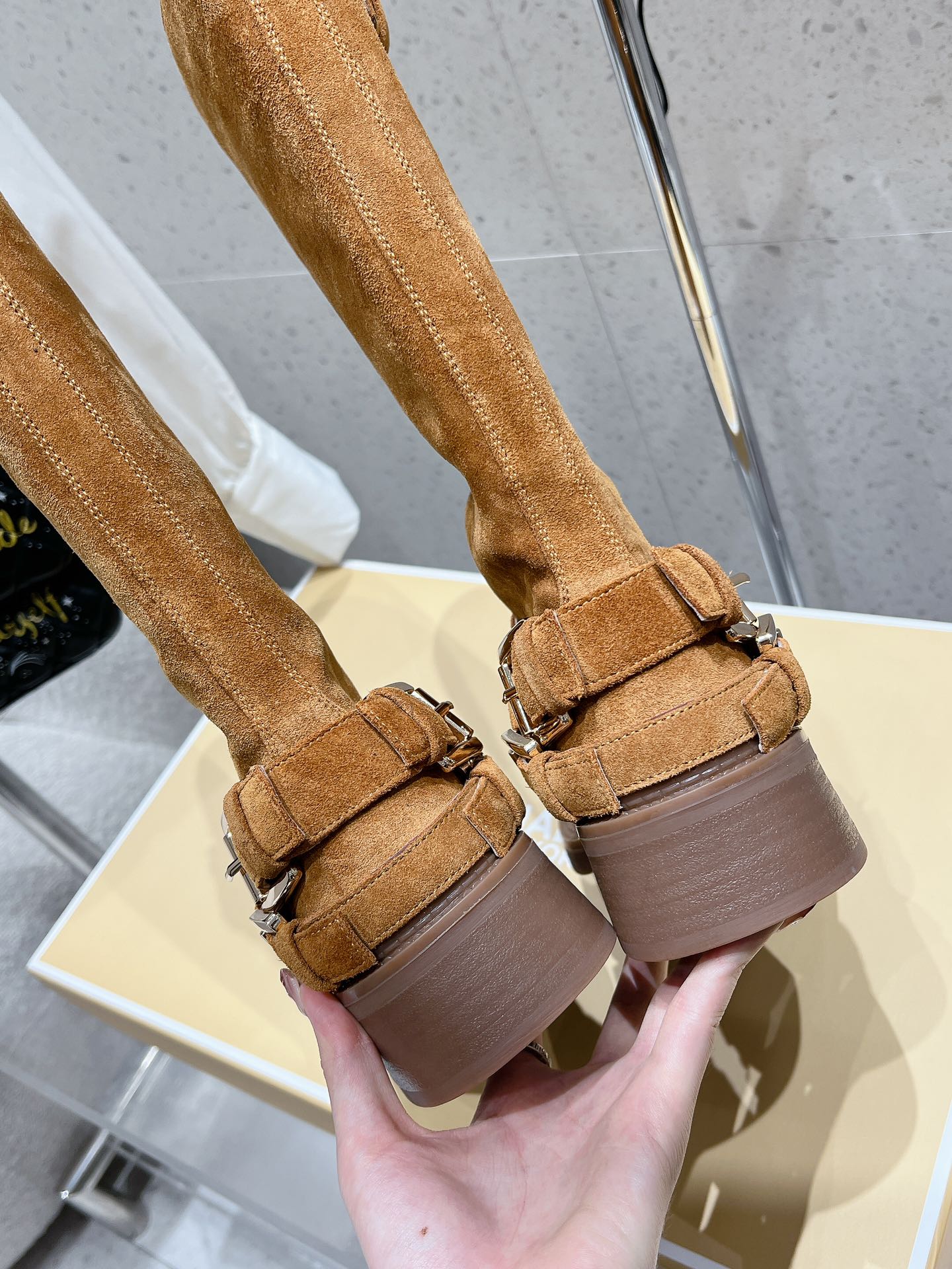 Michael Kors MK Short Boots: Features and Specifications Summarized - 图片 9