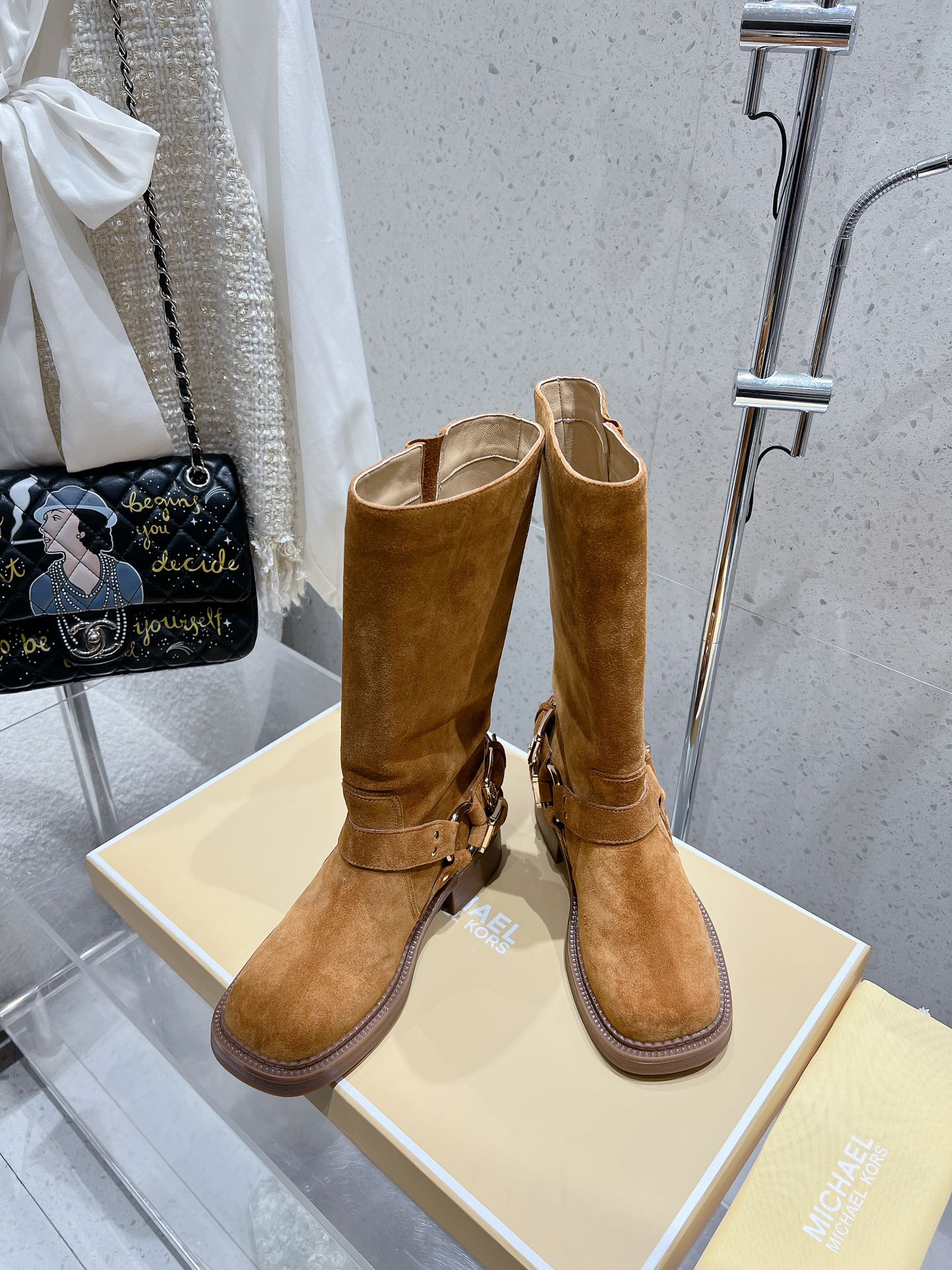 Michael Kors MK Short Boots: Features and Specifications Summarized - 图片 3