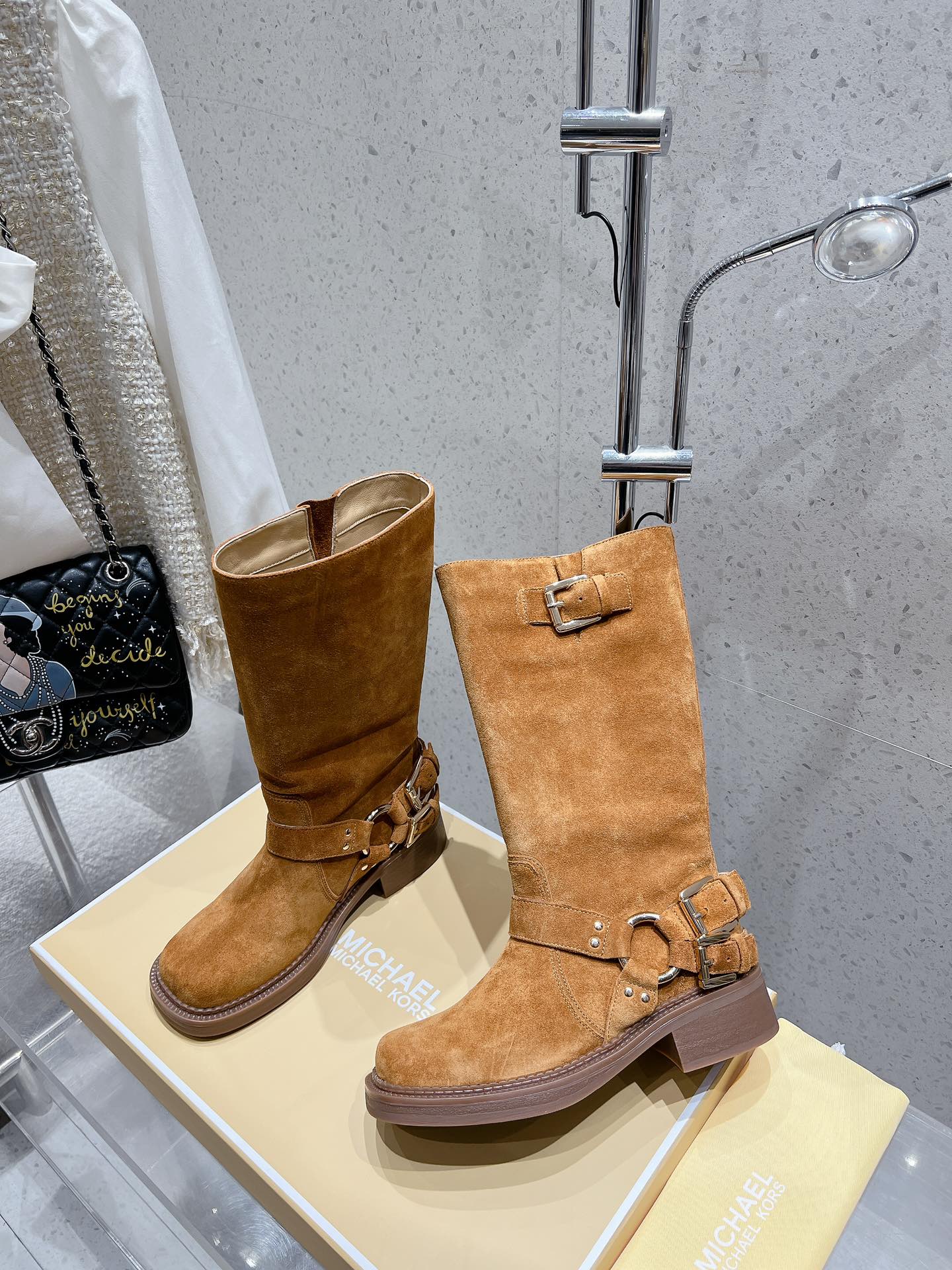Michael Kors MK Short Boots: Features and Specifications Summarized - 图片 2