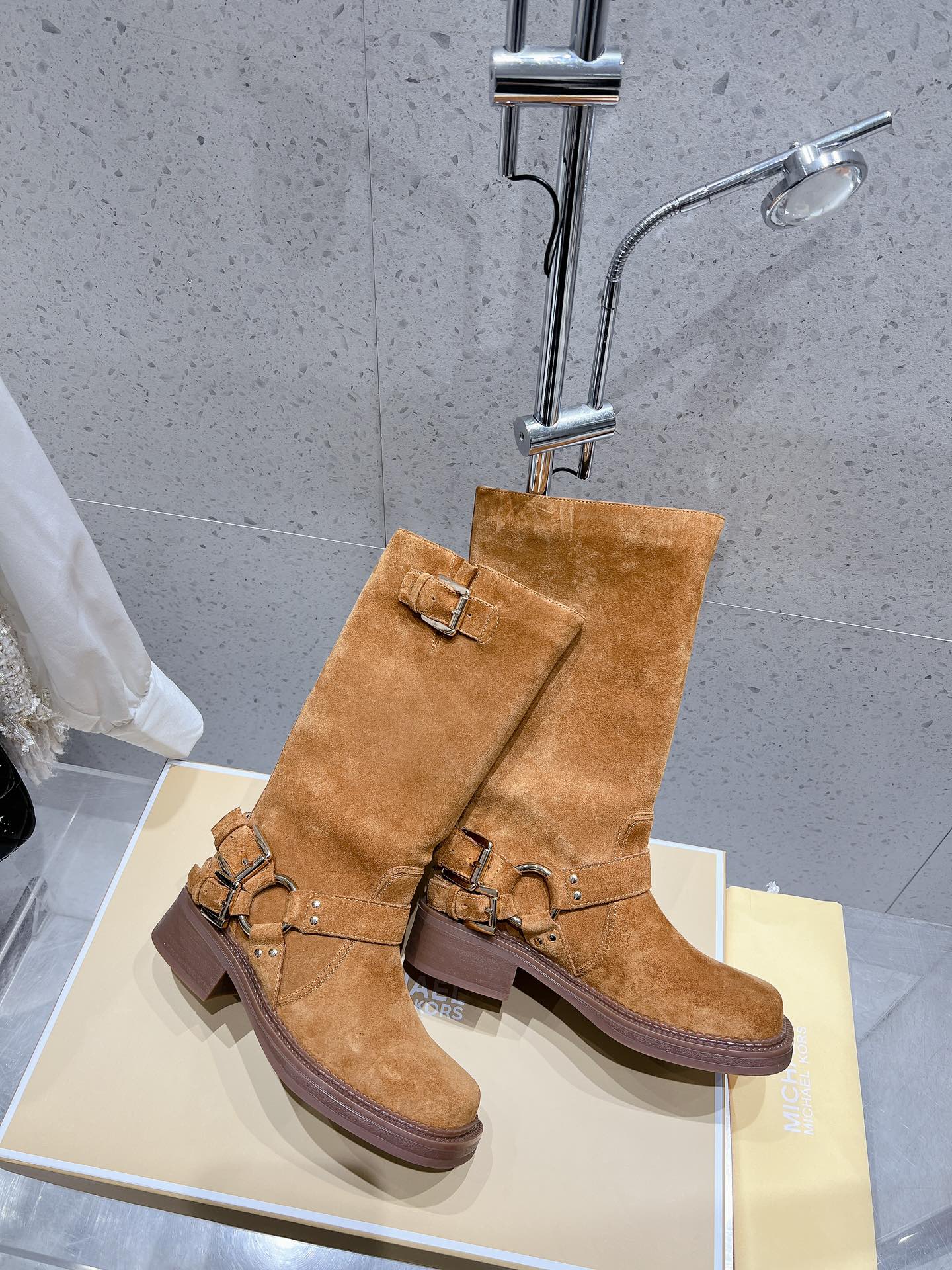 Michael Kors MK Short Boots: Features and Specifications Summarized - 图片 4