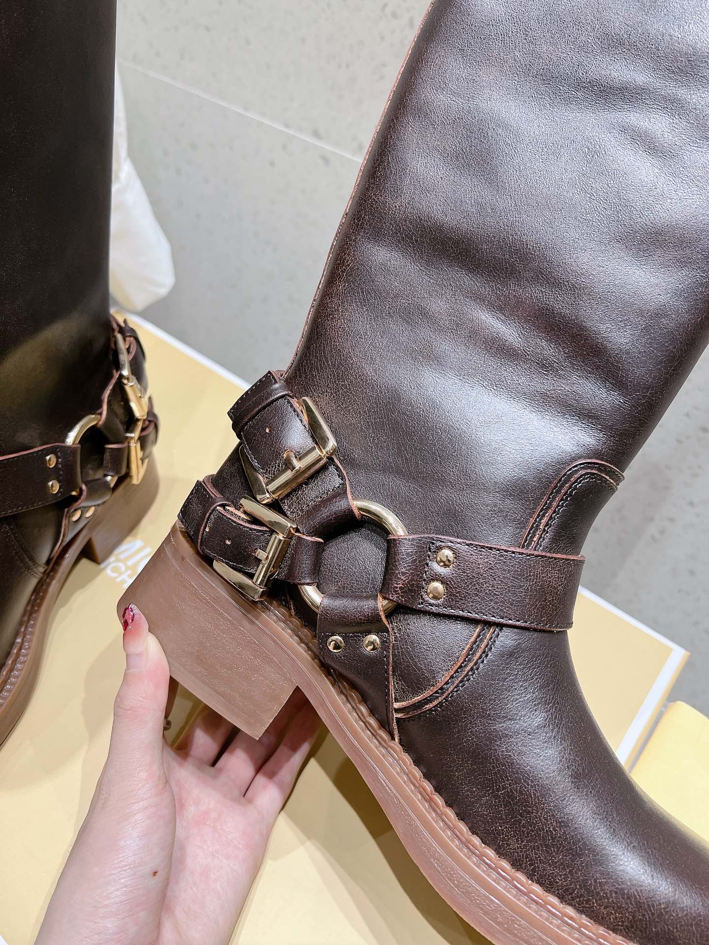 Michael Kors MK Short Boots: Features and Details Summarized - 图片 7