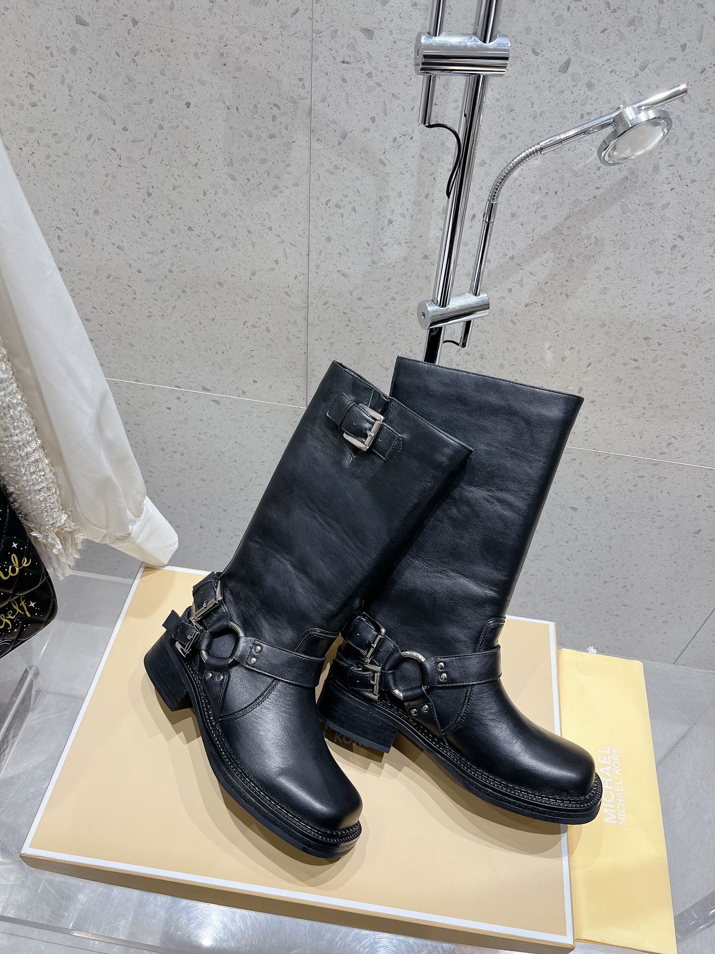 Michael Kors MK Short Boots: Features and Specifications for Autumn/Winter - 图片 4