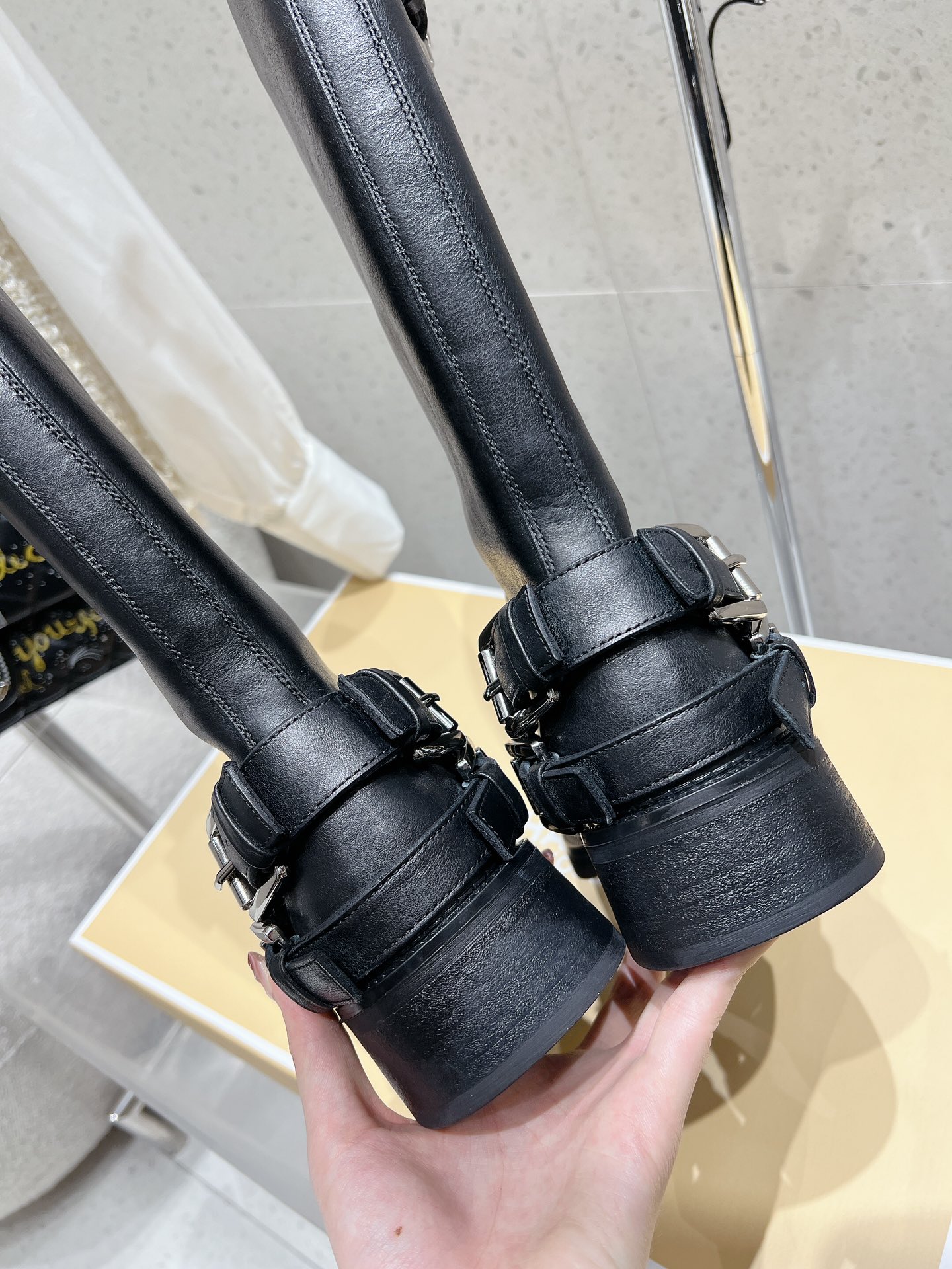 Michael Kors MK Short Boots: Features and Specifications for Autumn/Winter - 图片 8