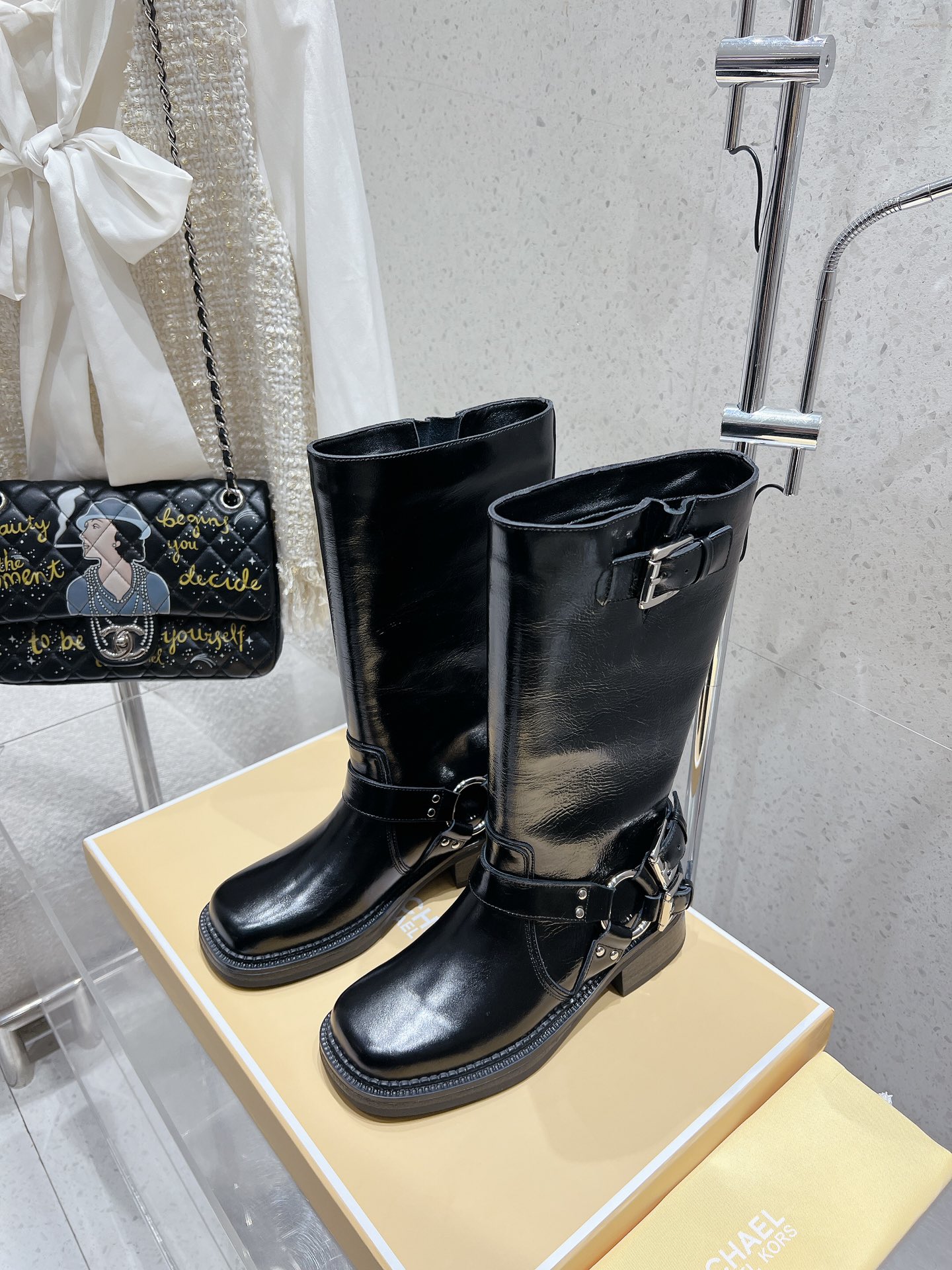 “Michael Kors Short Boots: Fall/Winter Style with Imported Materials and Anti-Slip Base”