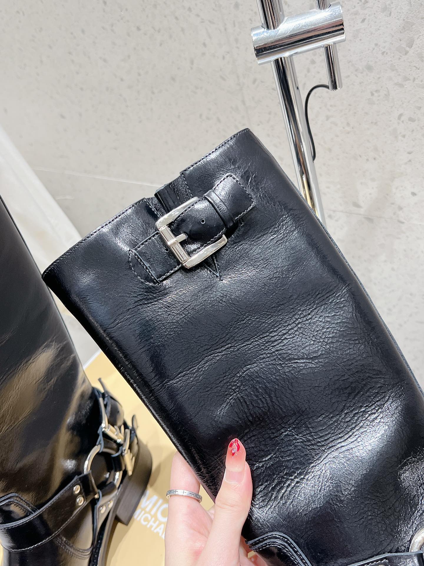 “Michael Kors Short Boots: Fall/Winter Style with Imported Materials and Anti-Slip Base” - 图片 8