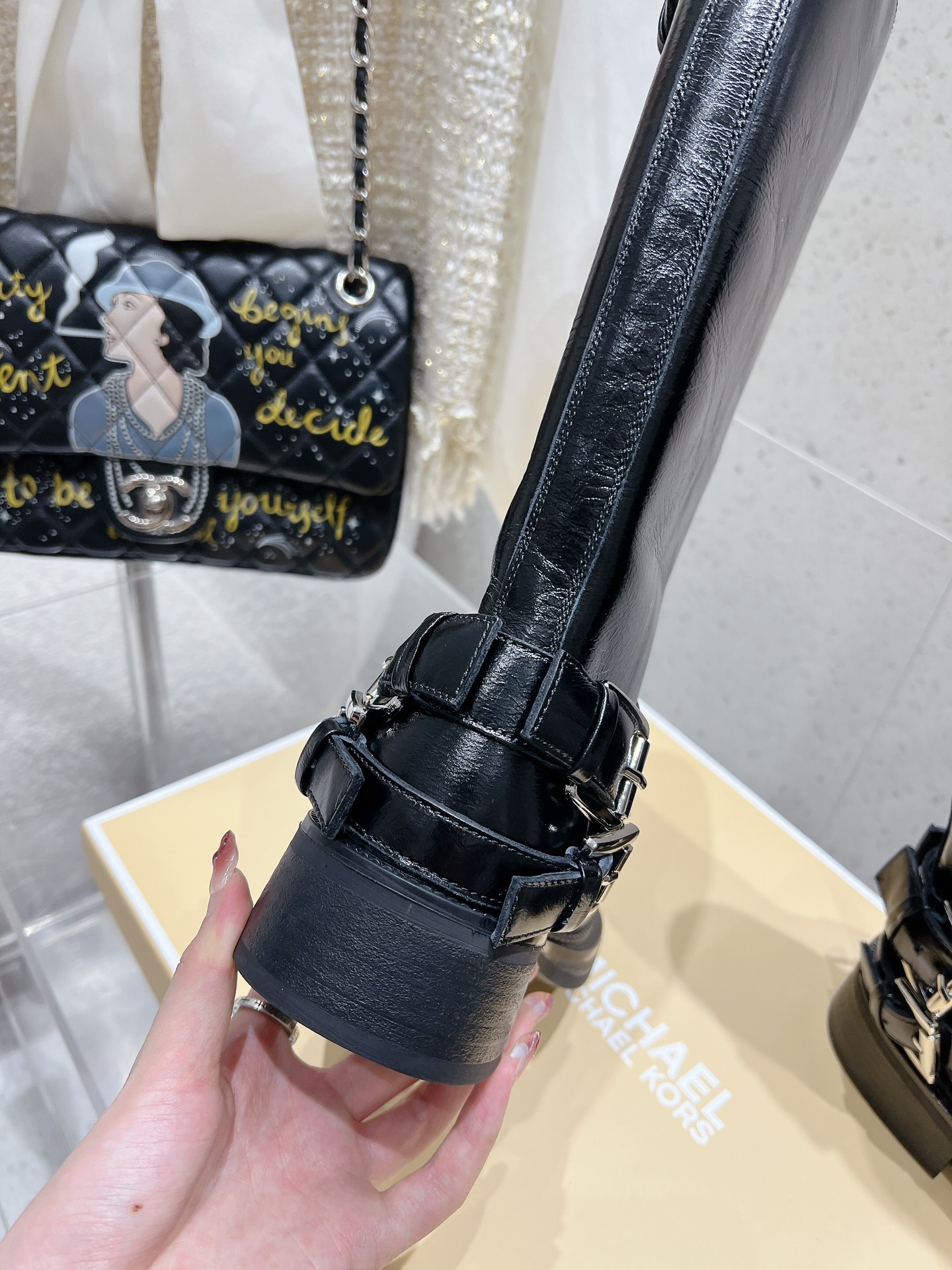 “Michael Kors Short Boots: Fall/Winter Style with Imported Materials and Anti-Slip Base” - 图片 9