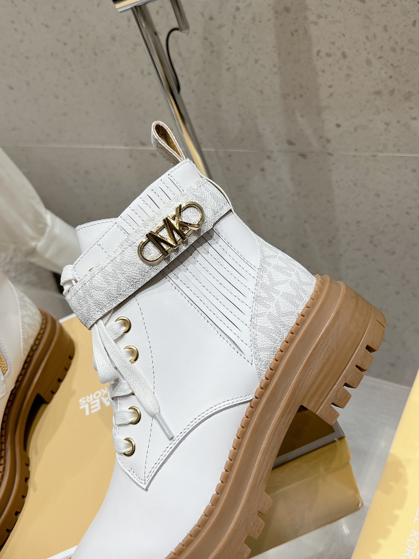 Michael Kors MK New Martin Boots: Premium Materials, Synchronized Distribution, Superior Quality. - 图片 7