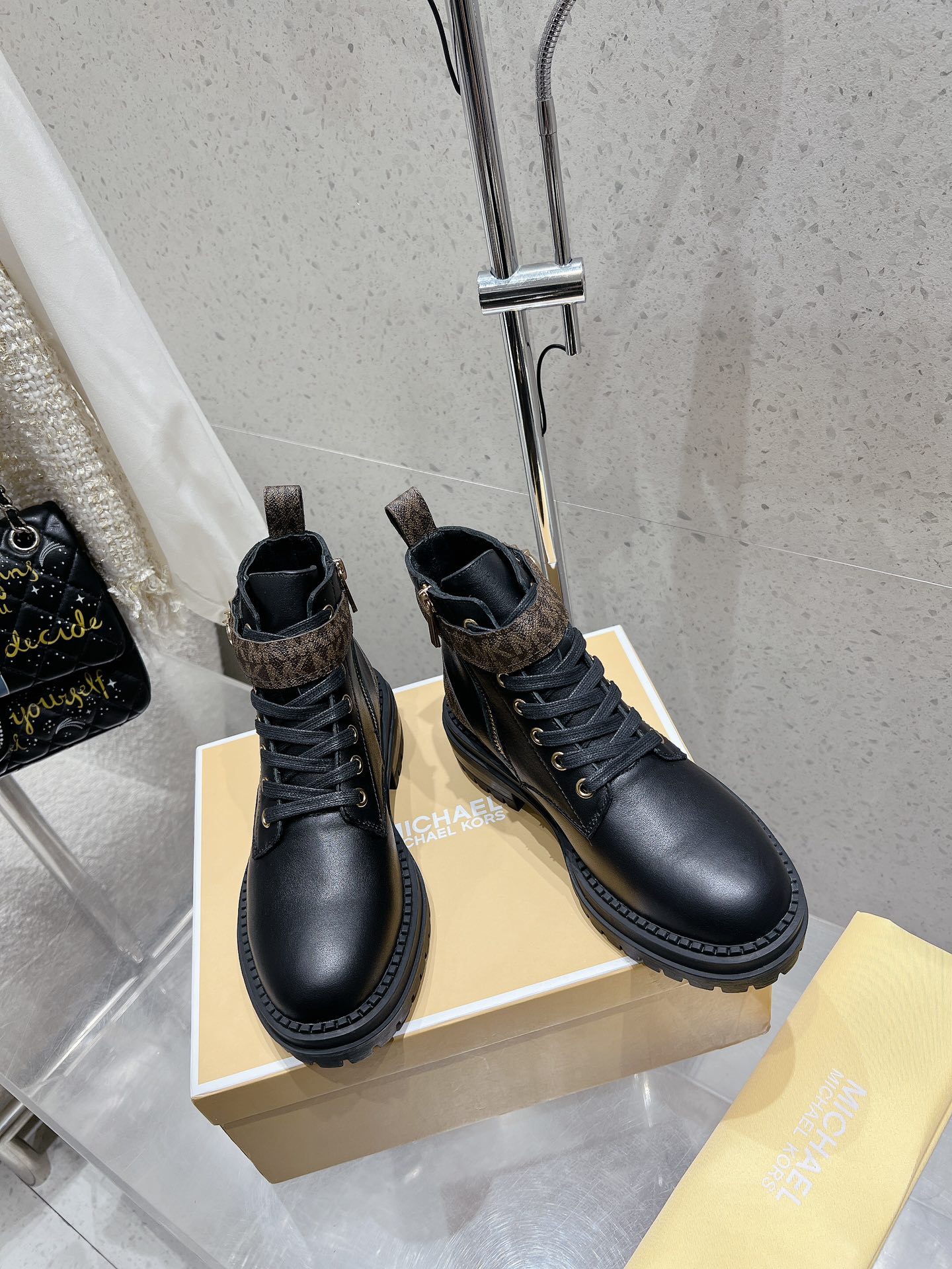 Michael Kors New Martin Boots: Imported Materials, Premium Quality, Size Range 35-41 - 图片 3