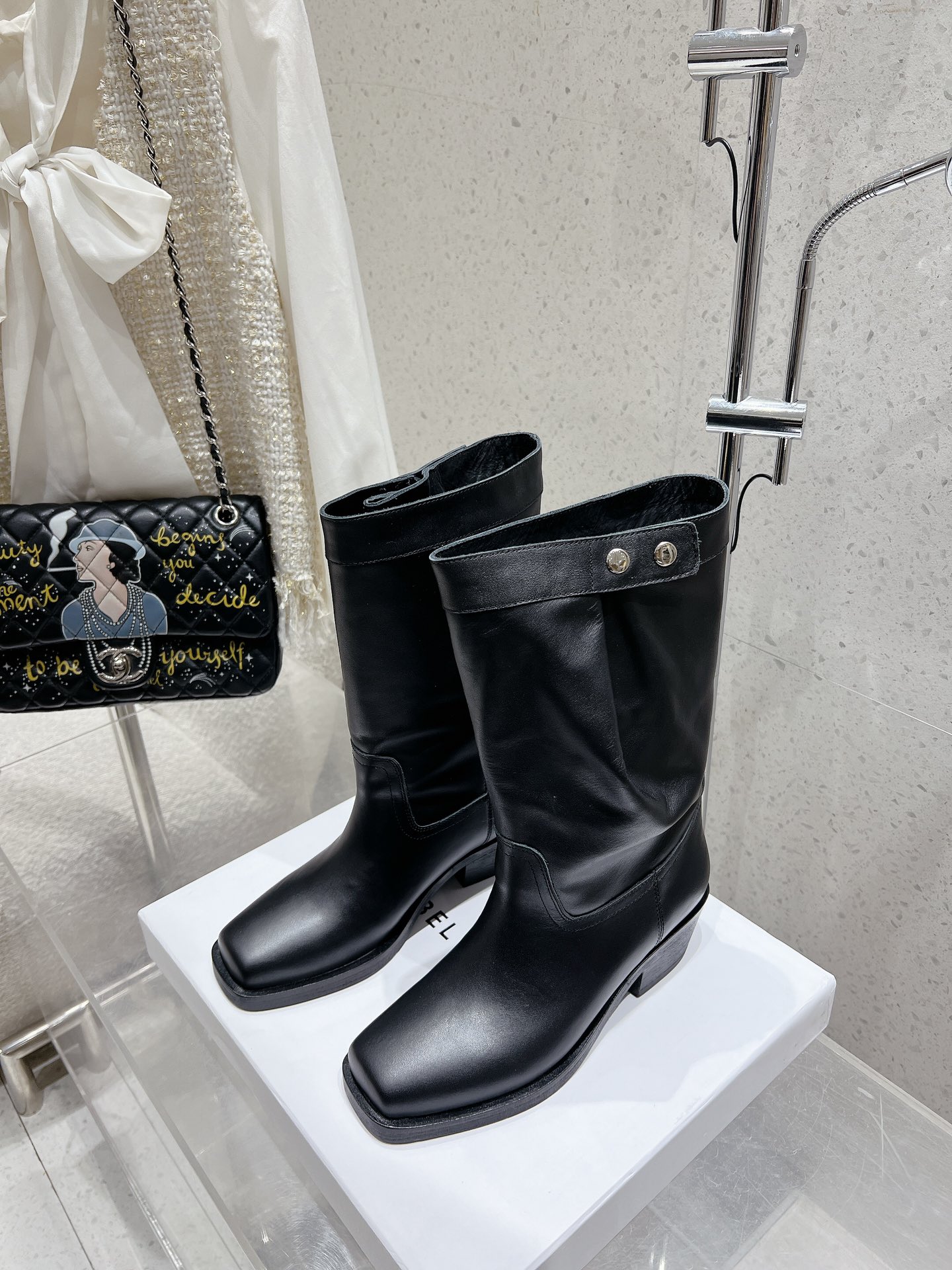Isabel Marant 2024/AW Collection: Western Style Boots in Classic Fall/Winter Designs