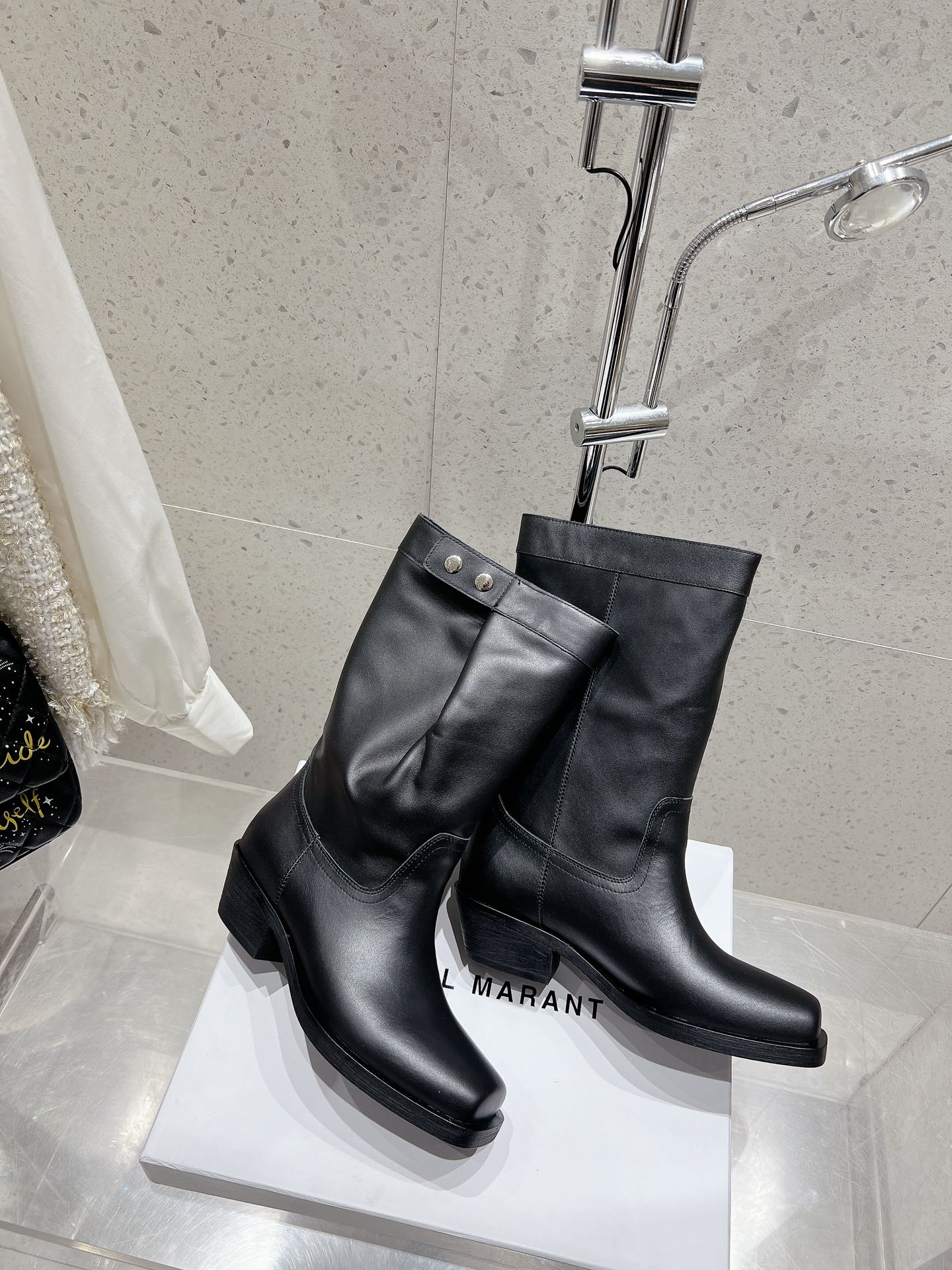 Isabel Marant 2024/AW Collection: Western Style Boots in Classic Fall/Winter Designs - 图片 4