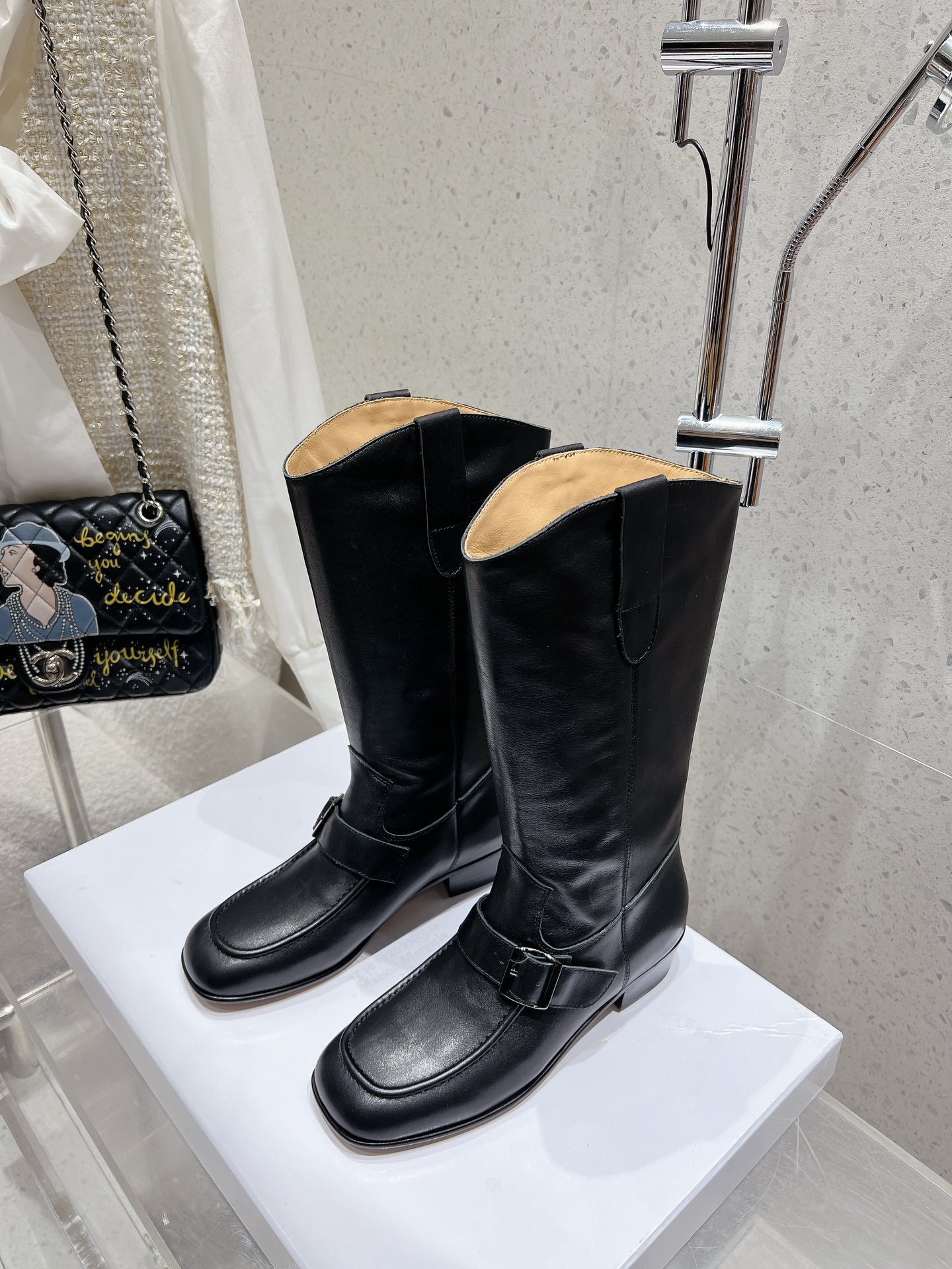 NO:512207,Cattle back velvet and cowhide Maison Margiela 24 winter new square-toe knight boots MM6 boots Fabric calfskin/cow back velvet Inner water dyed cowhide large sole imported genuine leather sole Size women's 35-40 (customized for 40), boots, masion margiela,masion margiela,boots,cowhide,Leather soles19860909牛反绒、牛皮面 MaisonMargiela马吉拉24冬季新款方头骑士靴 MM6长靴 面料小牛皮/牛反绒 内里水染牛皮 大底进口真皮大底 Size女款35-40（40定做）,靴子,masion margiela,masion margiela,boots,cowhide,Leather soles,Women's Shoes
