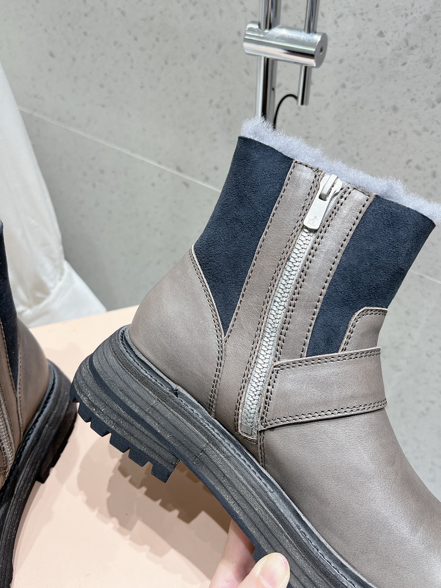 Luxurious Short Boots: AGL 24ss Collection Summary - 图片 6
