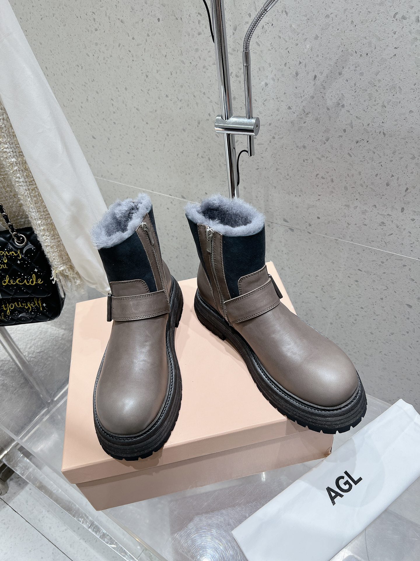 Luxurious Short Boots: AGL 24ss Collection Summary - 图片 3