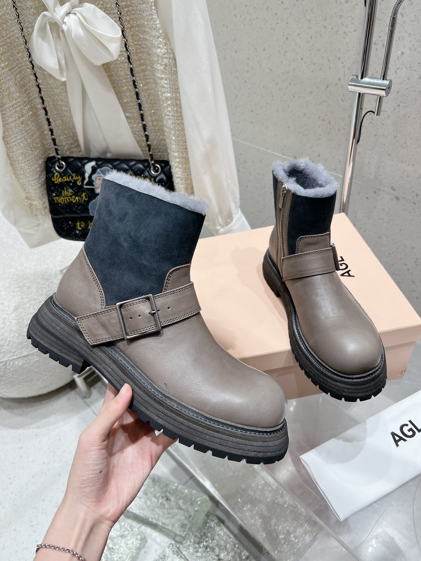 Luxurious Short Boots: AGL 24ss Collection Summary - 图片 5
