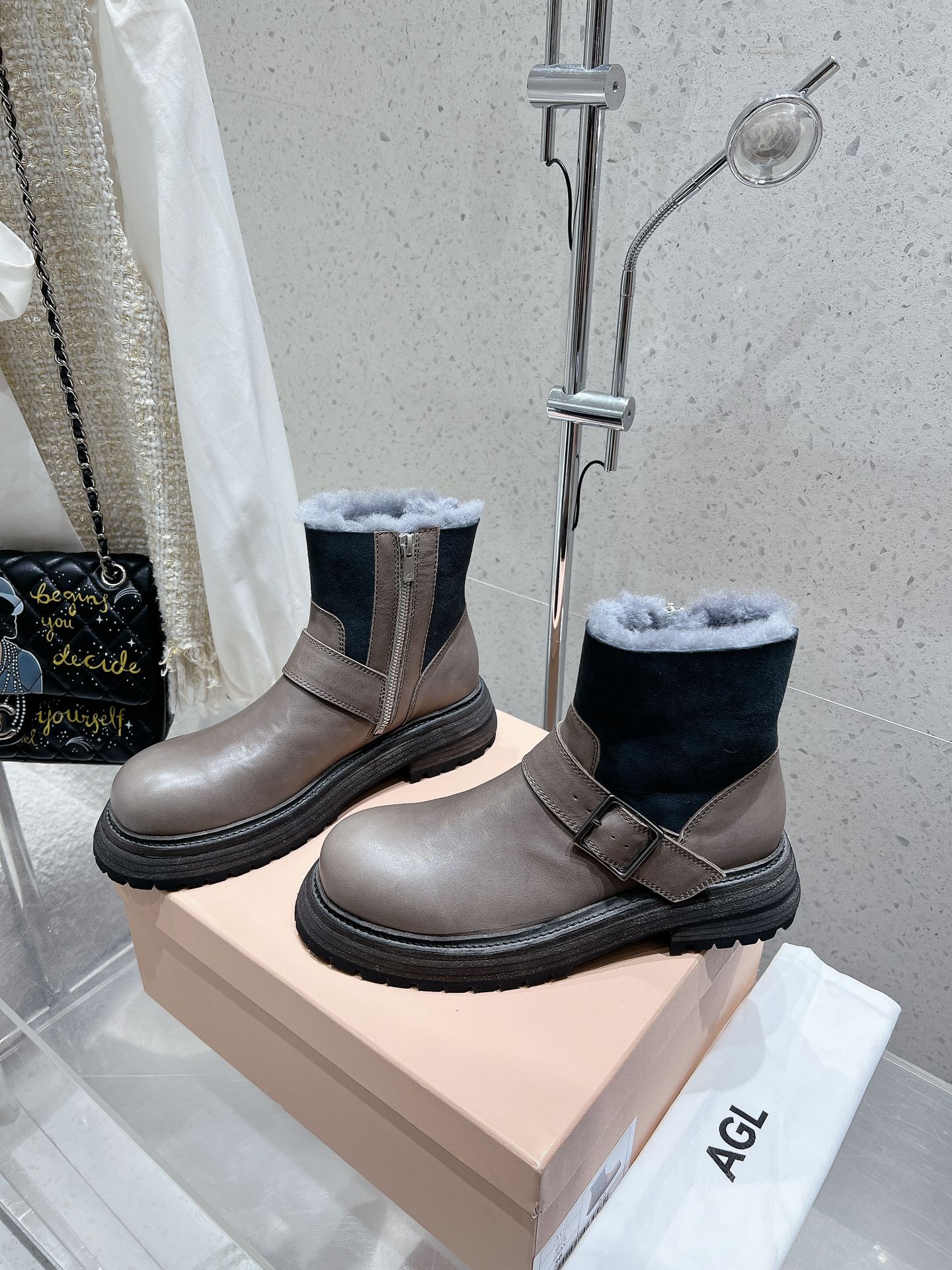 Luxurious Short Boots: AGL 24ss Collection Summary - 图片 2
