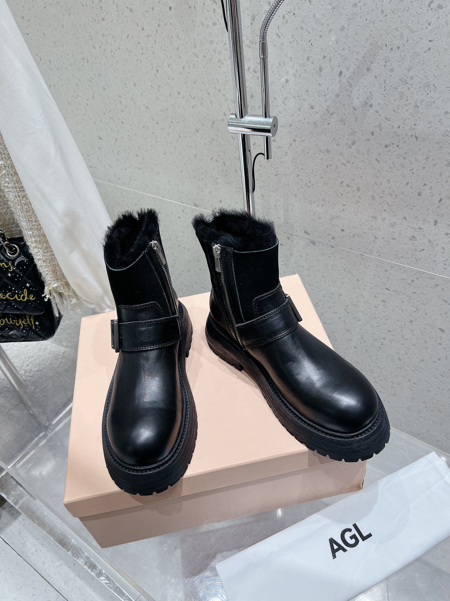 Luxurious Short Boots: AGL 24ss Collection Overview - 图片 3