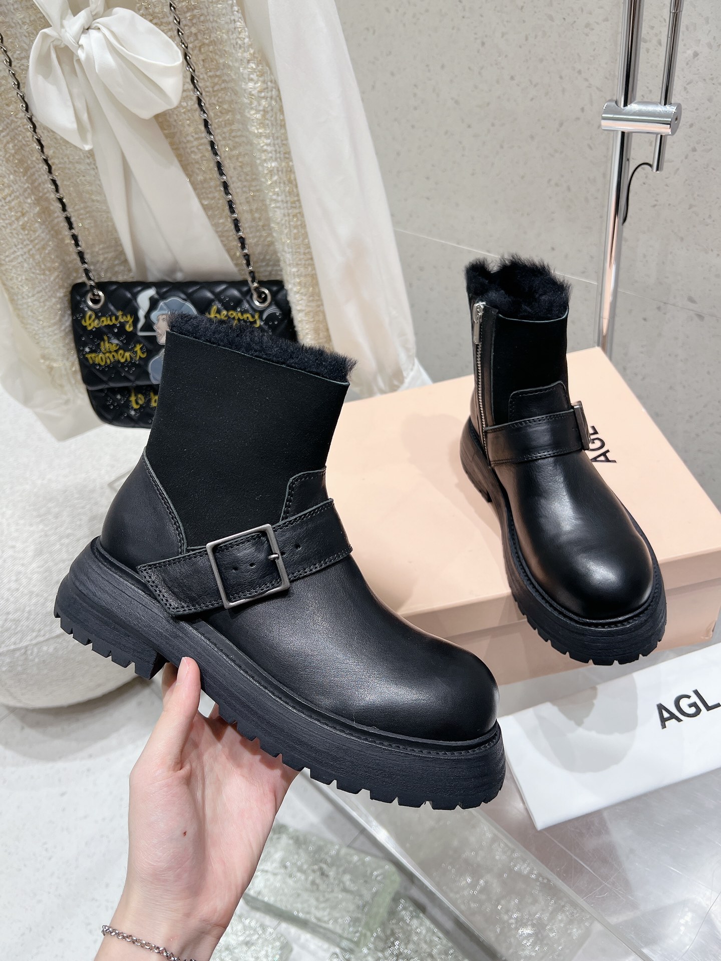 Luxurious Short Boots: AGL 24ss Collection Overview - 图片 5