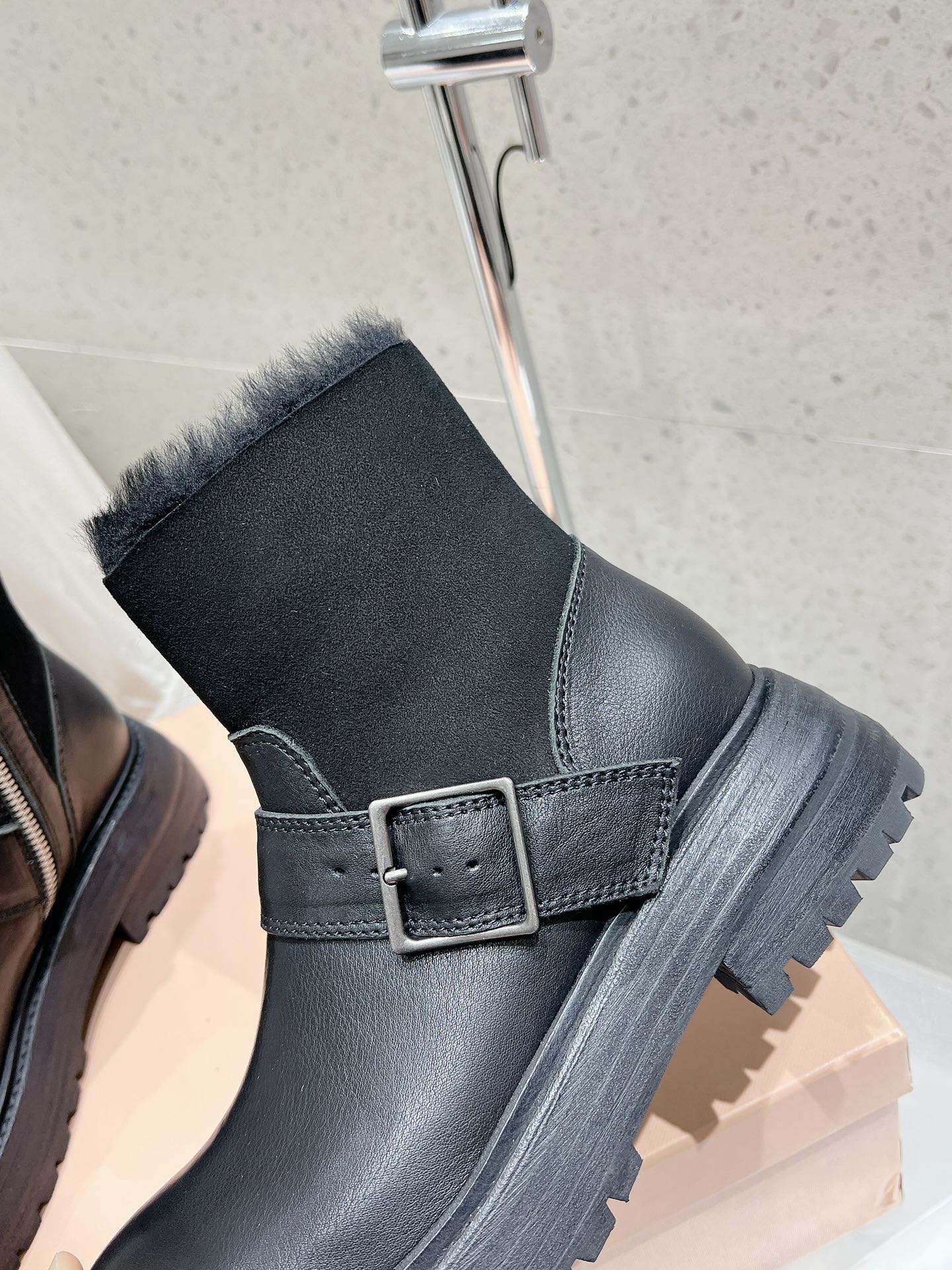 Luxurious Short Boots: AGL 24ss Collection Overview - 图片 6