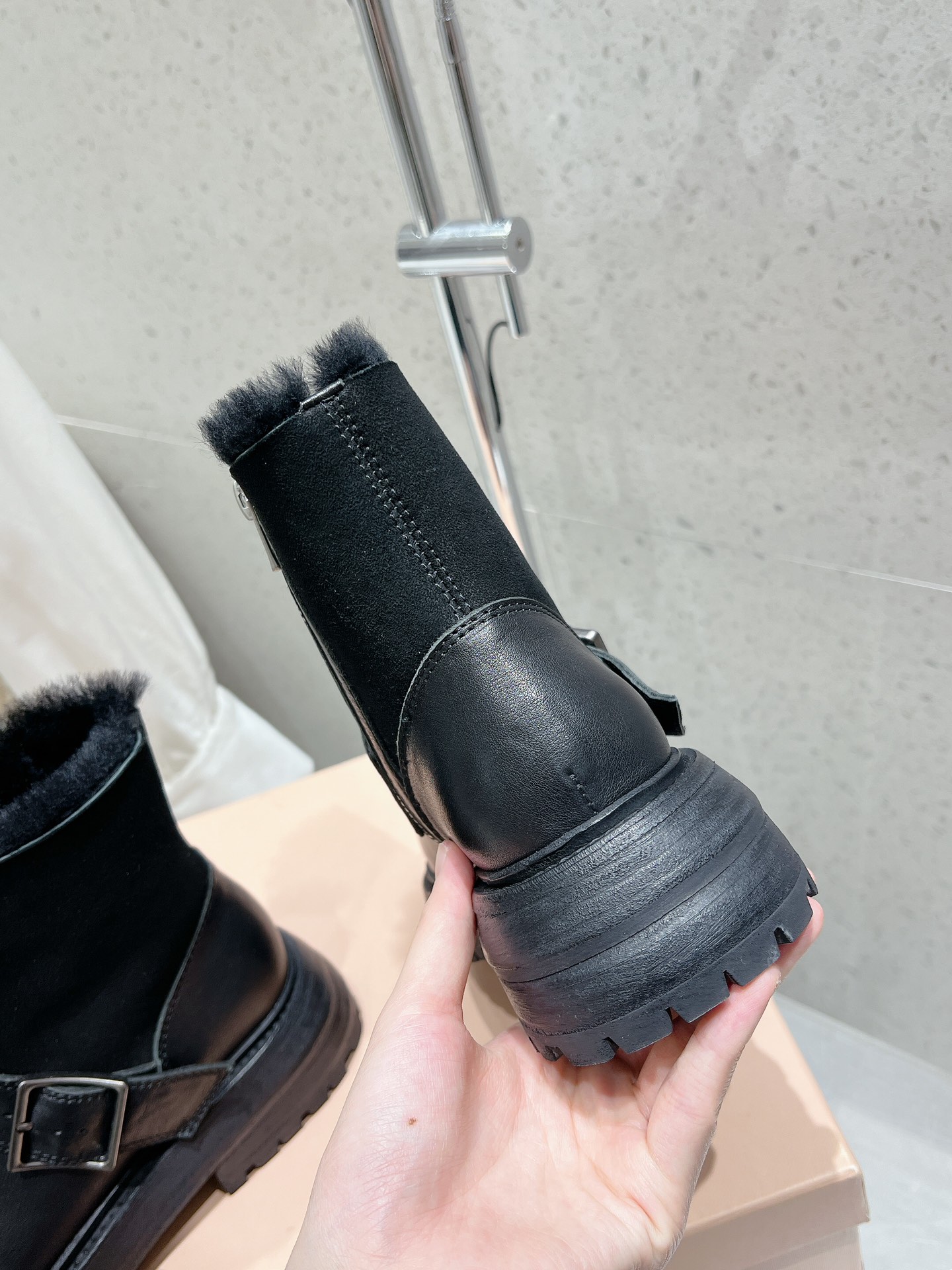 Luxurious Short Boots: AGL 24ss Collection Overview - 图片 8