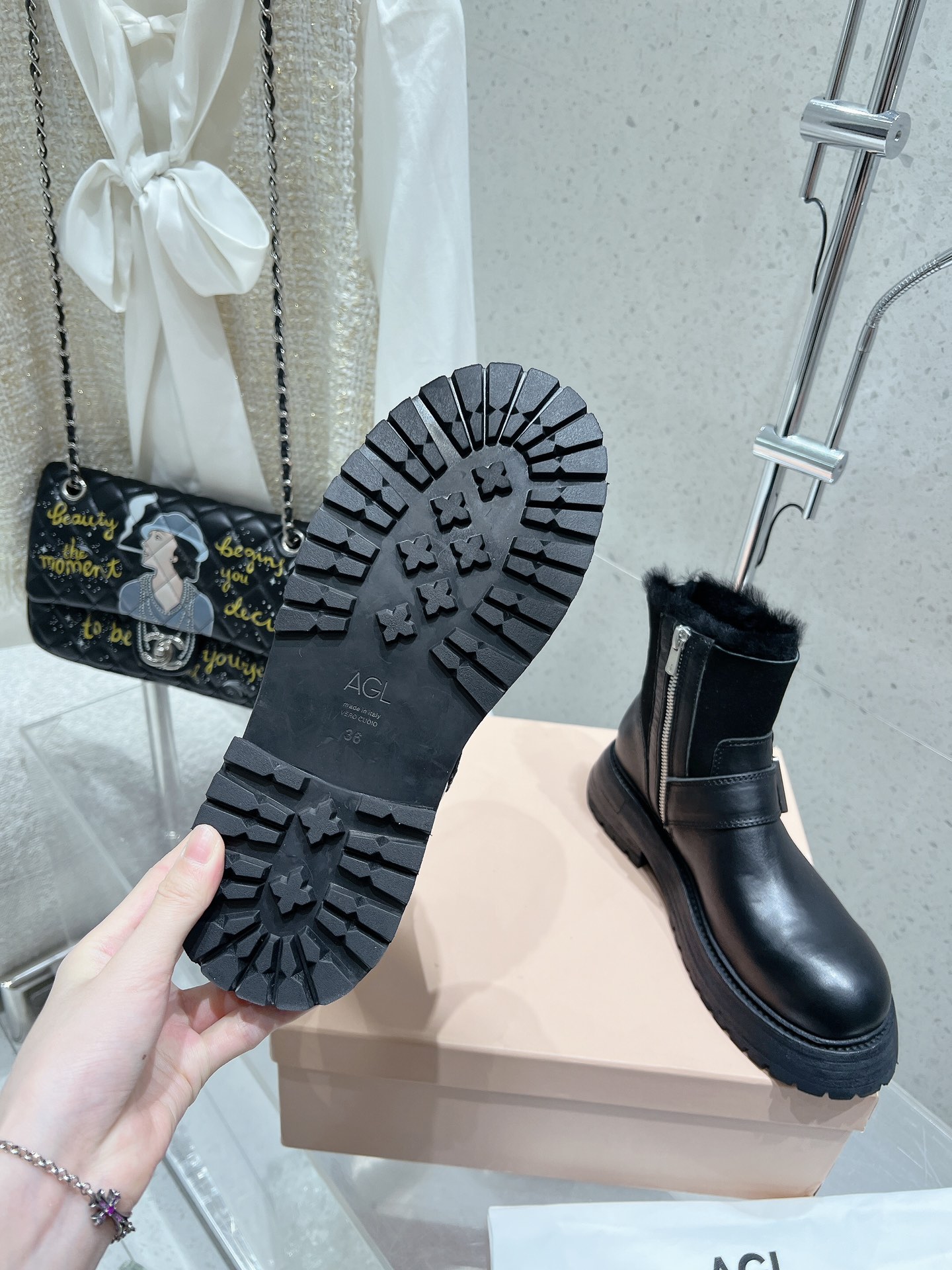 Luxurious Short Boots: AGL 24ss Collection Overview - 图片 9