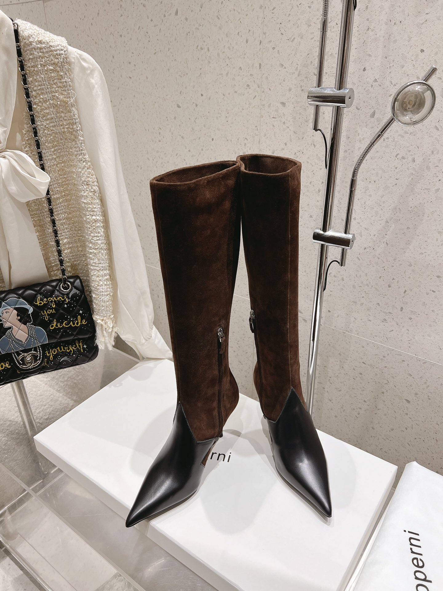 Stylish Designer Coperni: Unique Fashion Shoes for Fall/Winter - 图片 3