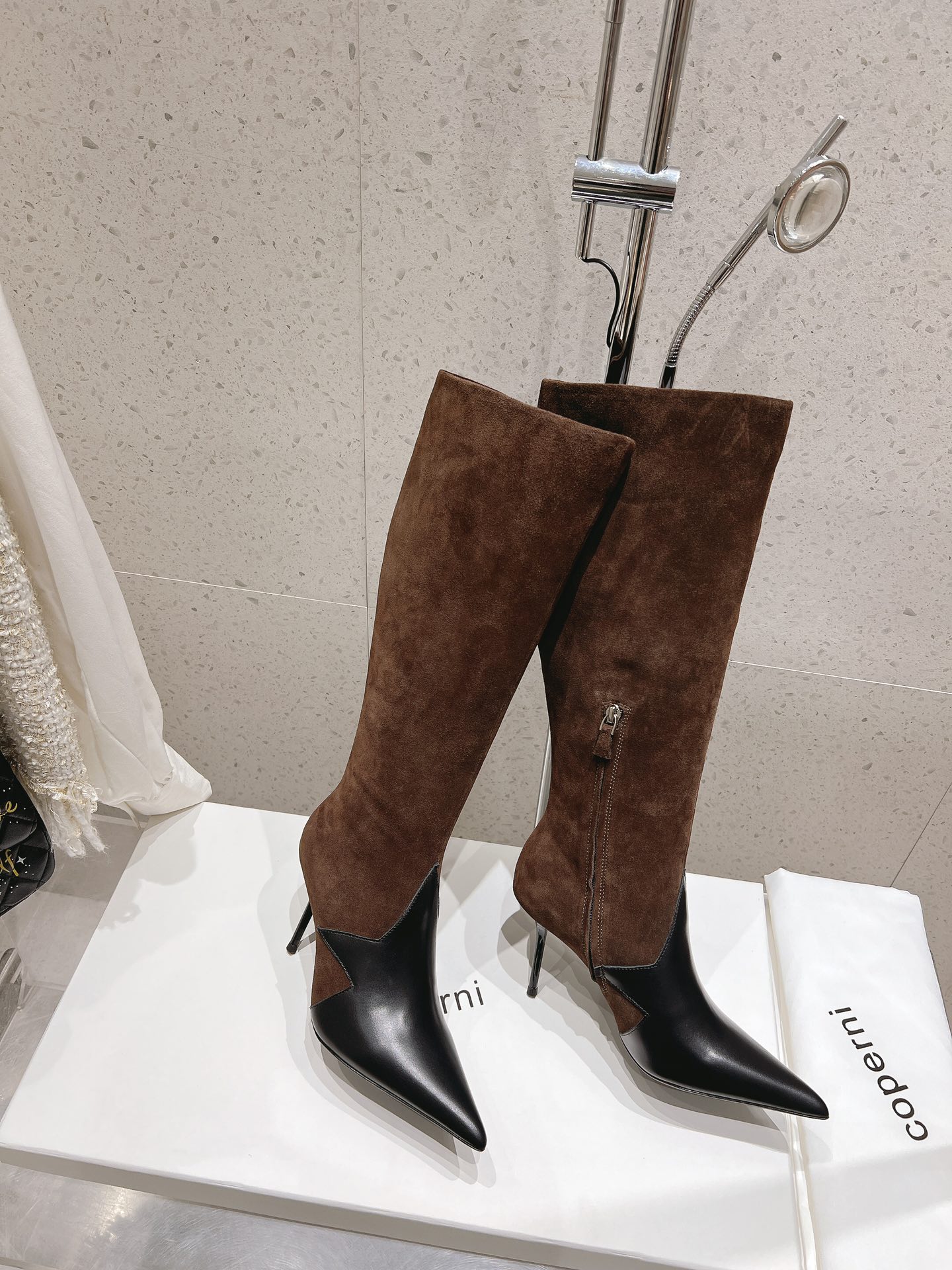 Stylish Designer Coperni: Unique Fashion Shoes for Fall/Winter - 图片 4