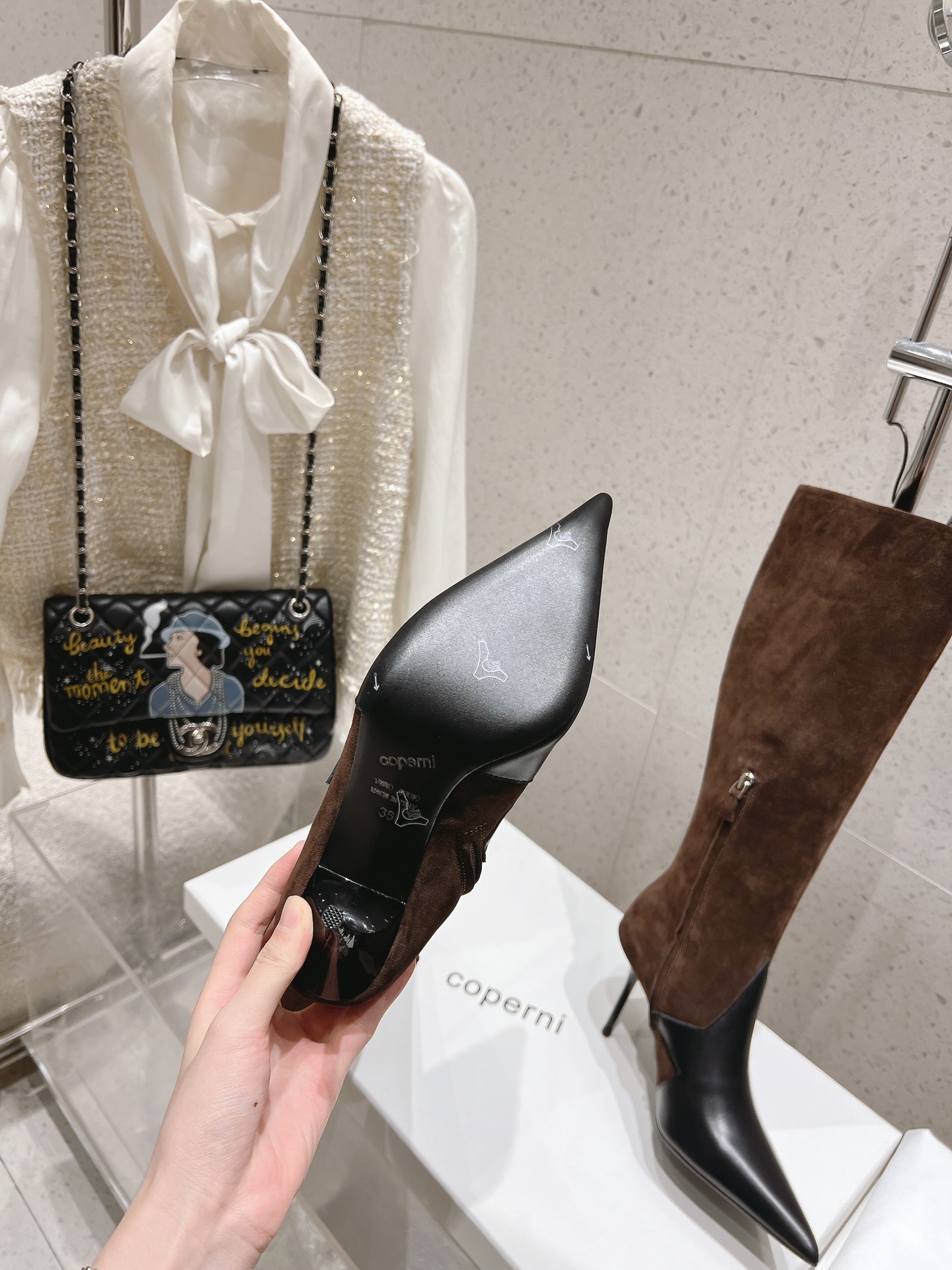 Stylish Designer Coperni: Unique Fashion Shoes for Fall/Winter - 图片 9