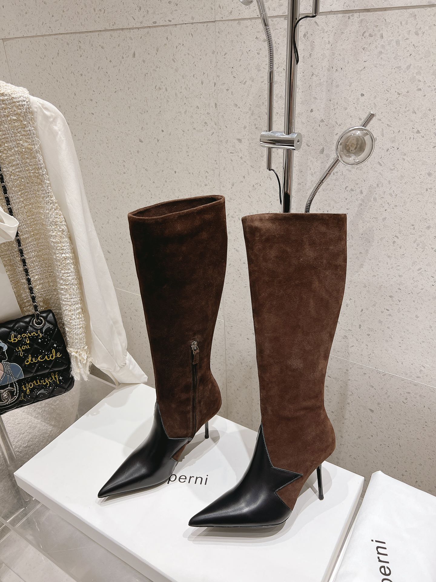 Stylish Designer Coperni: Unique Fashion Shoes for Fall/Winter - 图片 2