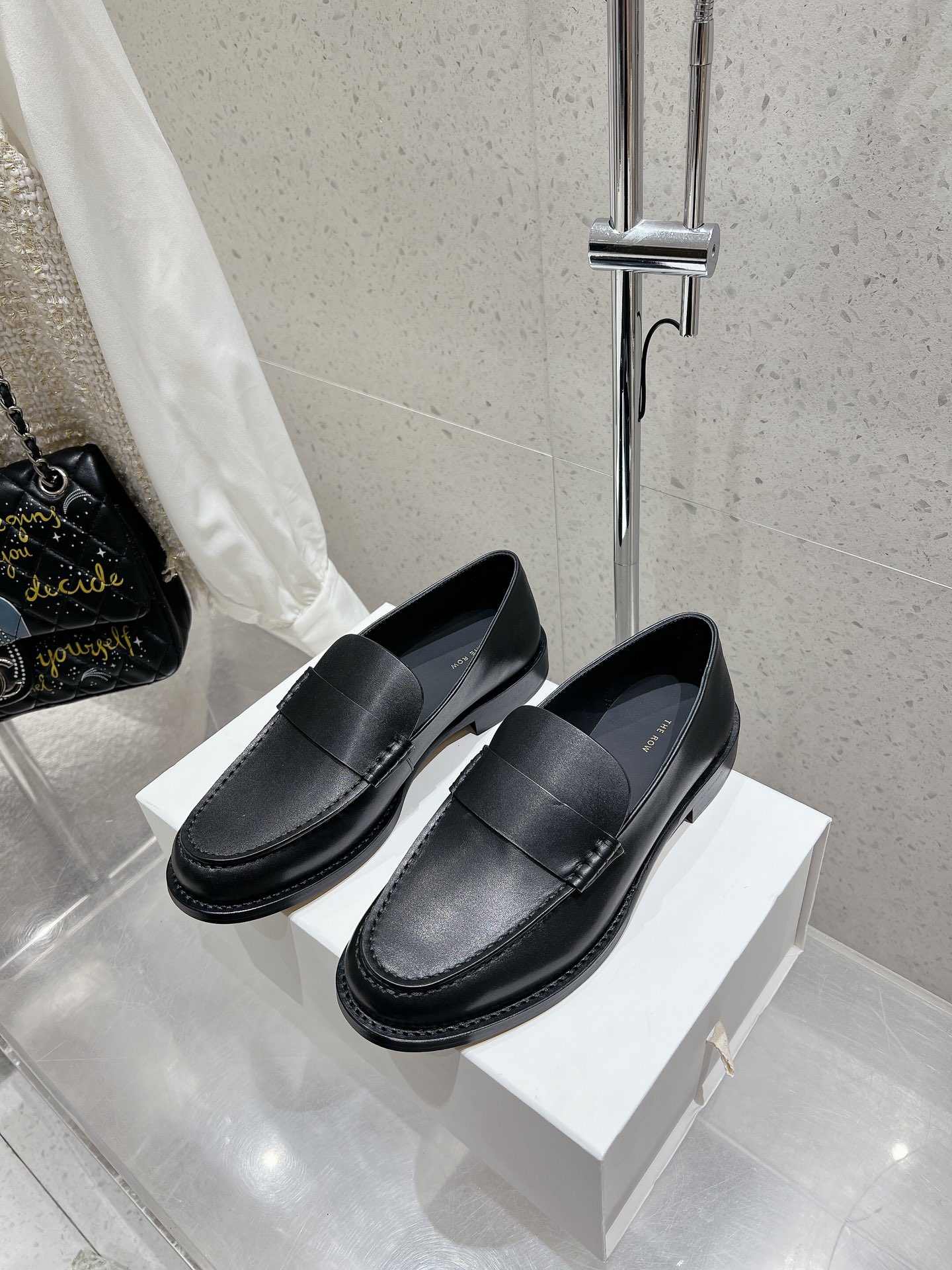 NO:163958,Niujing 320 cowhide THEROW New loafers are easy to put on and take off, and the feet are not loose. Imported cowhide Niujing is comfortable. Delicate and soft texture can be felt at the details. Cowhide foot pads. Original Italian imported cowhide. Size 35-40 (customized for 40), loafers, loafers, cowhide19860909牛京320 牛皮 THEROW 新款乐福鞋 穿脱方便,不掉脚不松垮.进口牛皮牛京舒服 细腻柔软质感看细节都能感受到 牛皮垫脚 原版意大利进口牛皮 码数35-40（40定做）,乐福鞋,loafers,cowhide,Women's Shoes