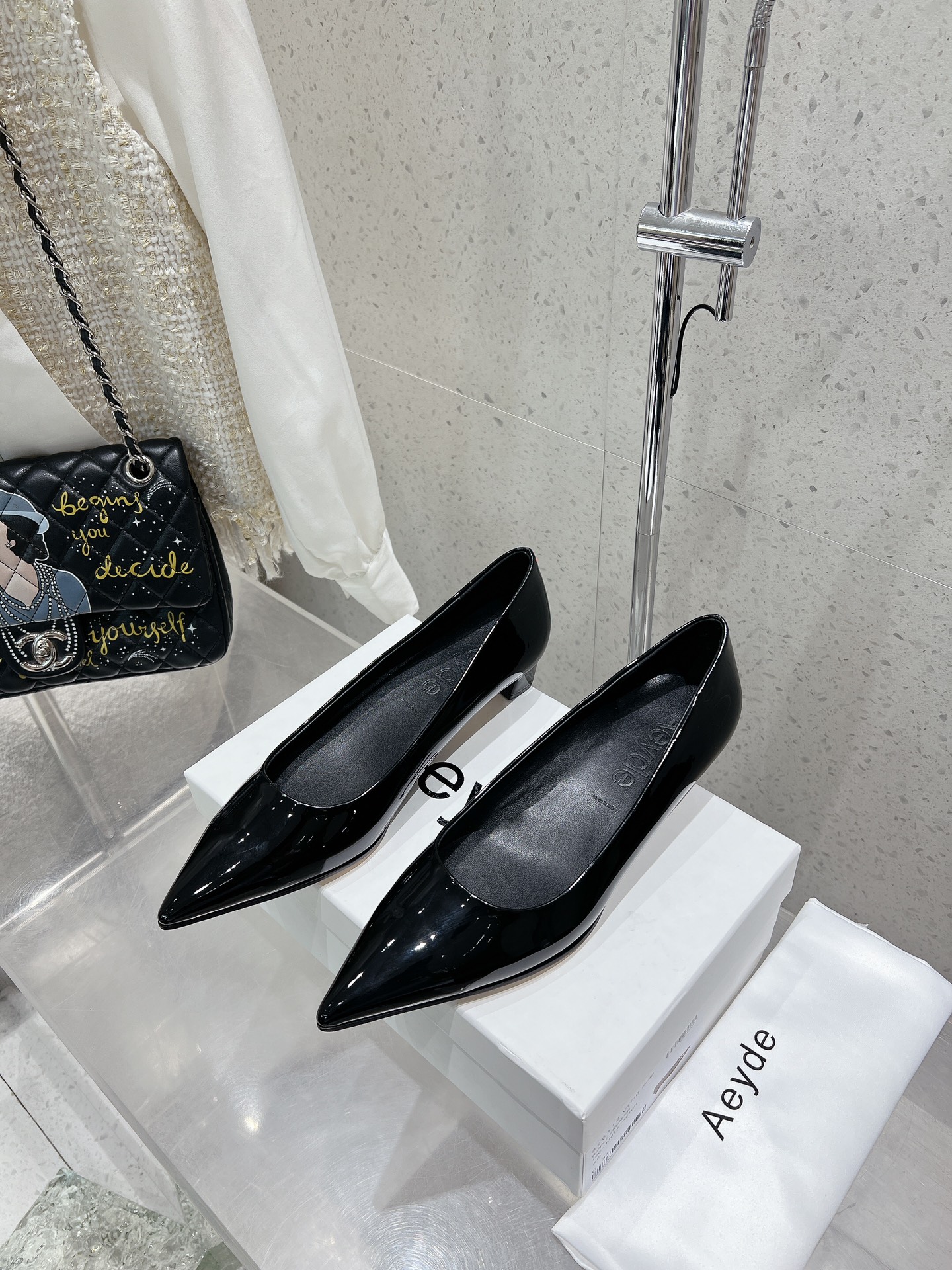 NO:264434,aeyde simple and fashionable single shoes super comfortable!  Very comfortable!  Important things need to be repeated. The light rice-apricot color looks white and versatile. The sheepskin material is soft and has a high comfort. The gentle lady's Mary Zhen single shoes are so elegant!  French square-toe single shoes with thin strap design, beautiful!  Upper patent leather/Yangjing Neli sheepskin Heel height about 3cm Outsole Imported leather sole Size 35-40 (40 custom made without return or exchange), single shoes, aeyde, mary jane, sheepskin, sheep19860909aeyde 简约时尚单鞋 超级舒服！非常舒服！重要的事情要重复.淡淡的米杏色,显白又百搭 羊皮材质柔软、舒适度很高 温柔小姐姐的玛丽珍单鞋,好气质啊！法式方头单鞋,细带设计,好看！ 鞋面漆皮/羊京 内里羊皮 跟高约3cm 大底意大利进口真皮底 码数35-40（40定制不退换）,单鞋,aeyde,mary jane,sheepskin,sheep,Women's Shoes